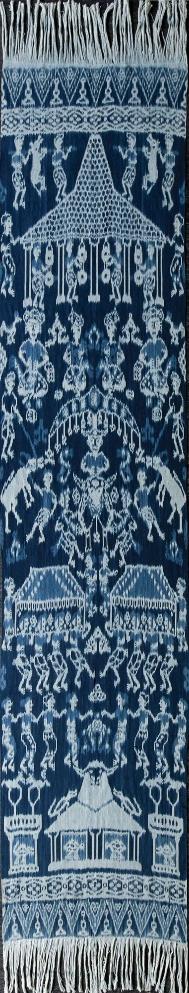 maison-tombo-indigo-ikat-Sumba-Indonesia-full-view.jpg