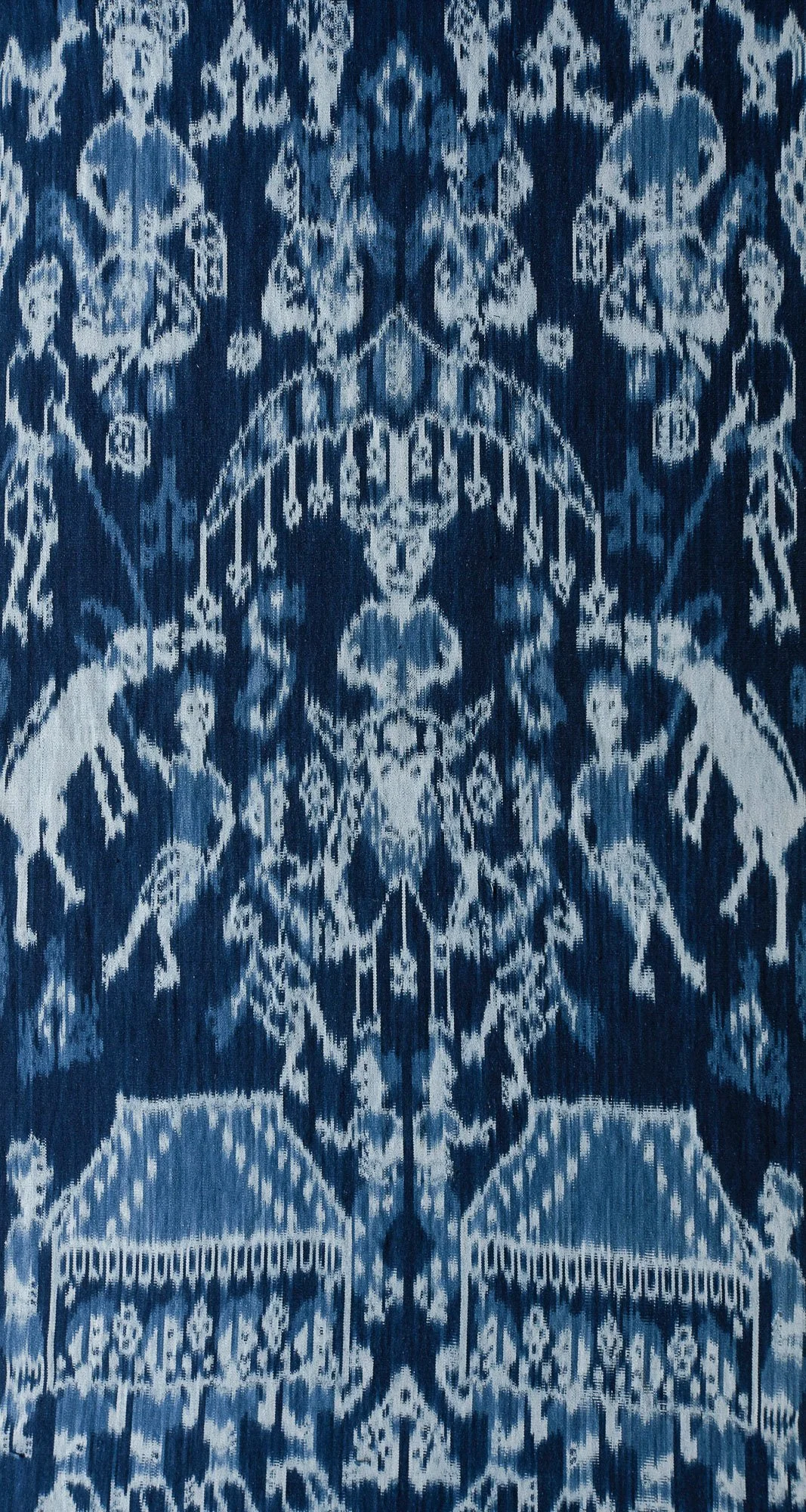 maison-tombo-indigo-ikat-sumba-indonesia-royal-procession-detail.jpg