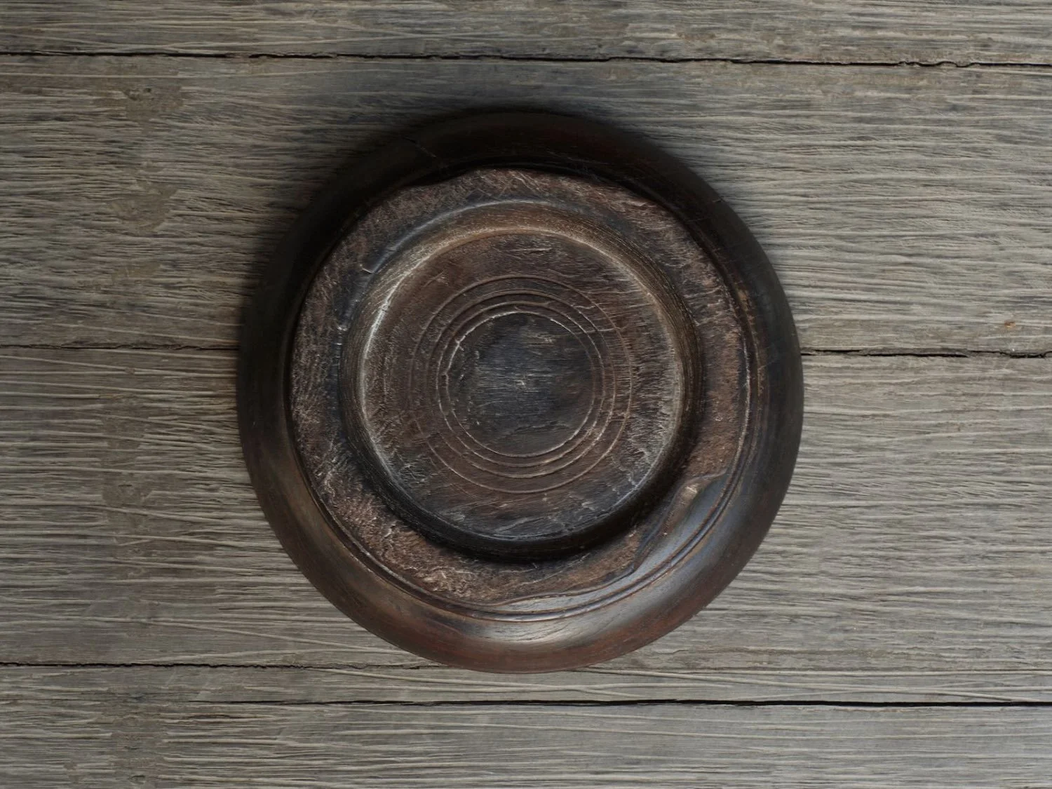 maison-tombo-batak-wooden-plate-back.jpeg