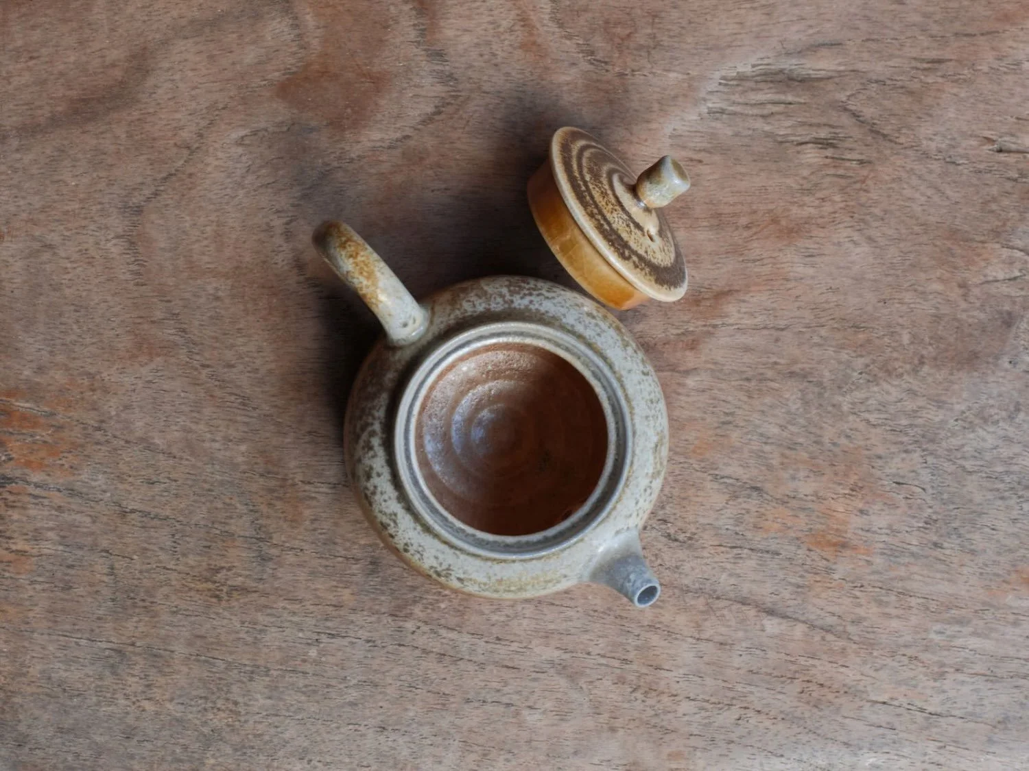 Top view of opened Taiwanese teapot, lid gently set aside, revealing the vessel’s fine, well-finished interior—ready for steeping in tranquility
