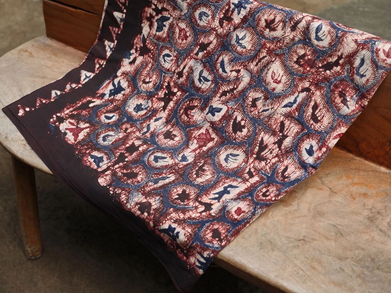maison-tombo-batik-fauna-flora-madura-indonesia.jpeg