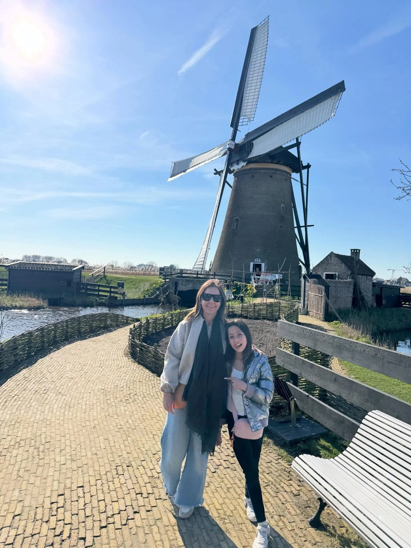 Part 2 of our spring break adventure took us to the magnificent windmills of Kinderdijk. And the best part... sharing it with our Hawaii cousins.! We loved seeing the working mills, exploring the interiors, and imagining what life must have been like