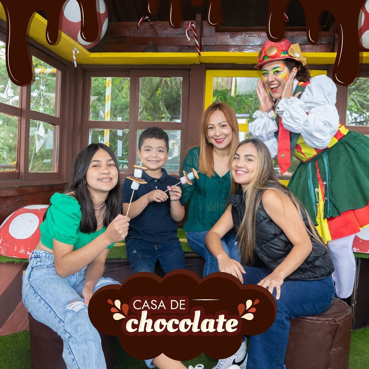 ¡Bienvenido a la Casa de Chocolate! 🍫🏠 Donde no solo podrás saborear el mejor chocolate, sino también hacer malvaviscos en nuestra chimenea. 🔥🍢 ¡Un lugar para todas las edades! Descubre el verdadero sabor de la felicidad