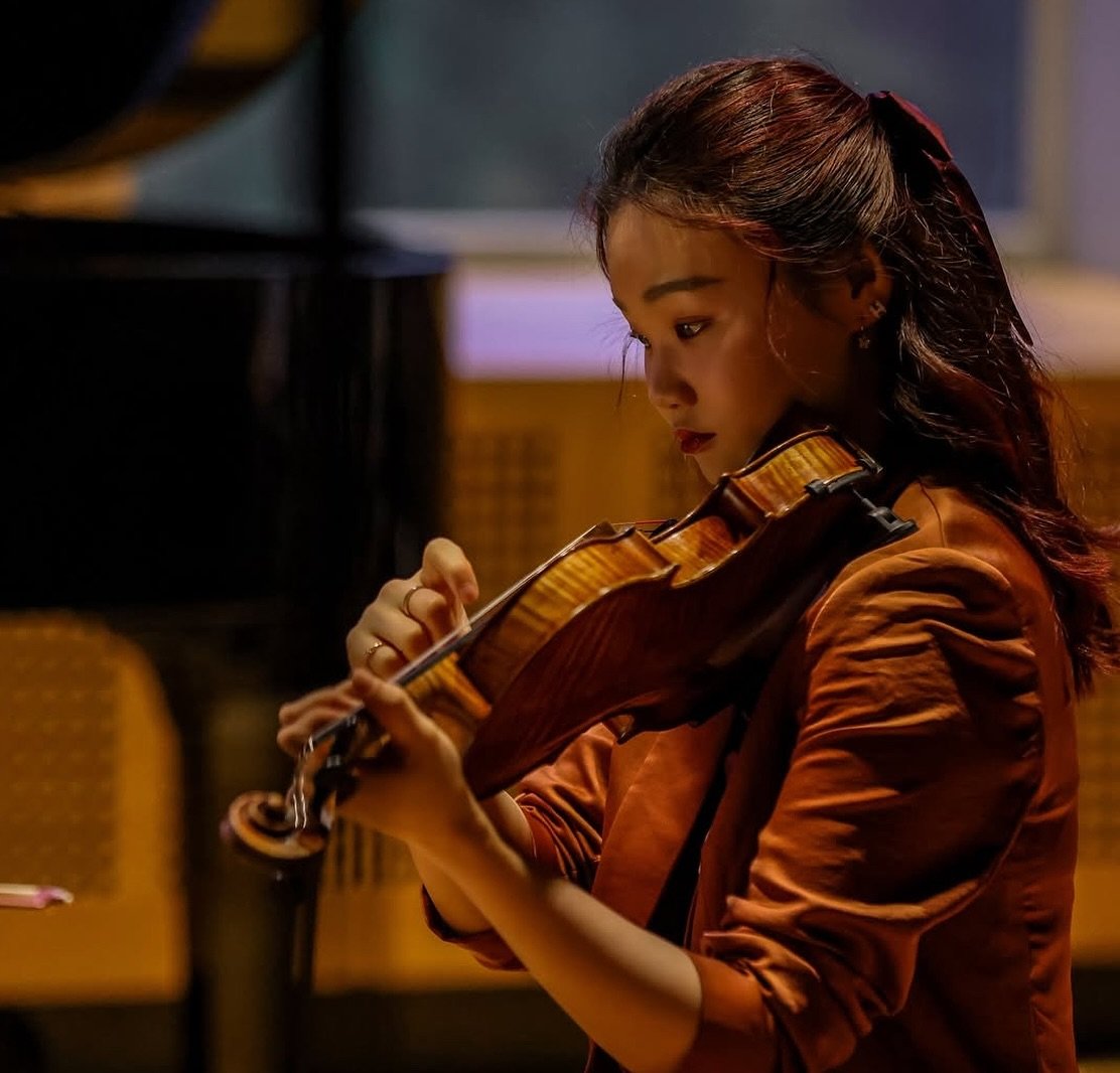 April🥹 making so many core memories seeing and working with so many of my favorite people❤️
~~~
💡 The joy of meeting again is the echo of a bond that time and distance can’t erase.
~~~
🎼
•
•
•
#violinist #violin #violino #vi