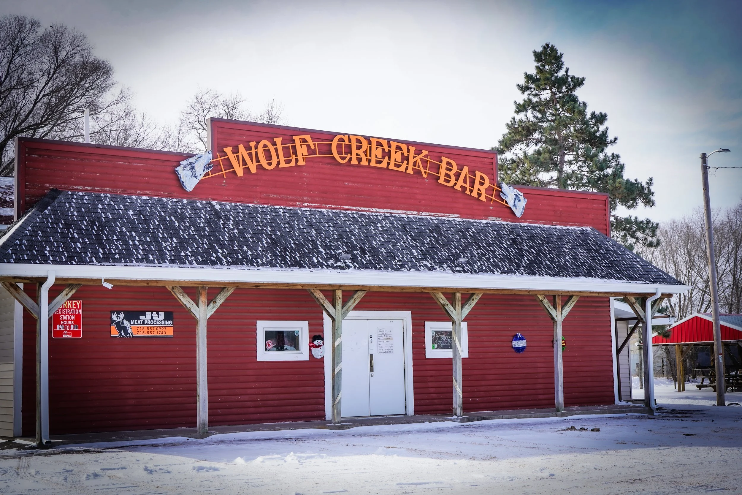 Howlin Wolf Creek Bar & Grill