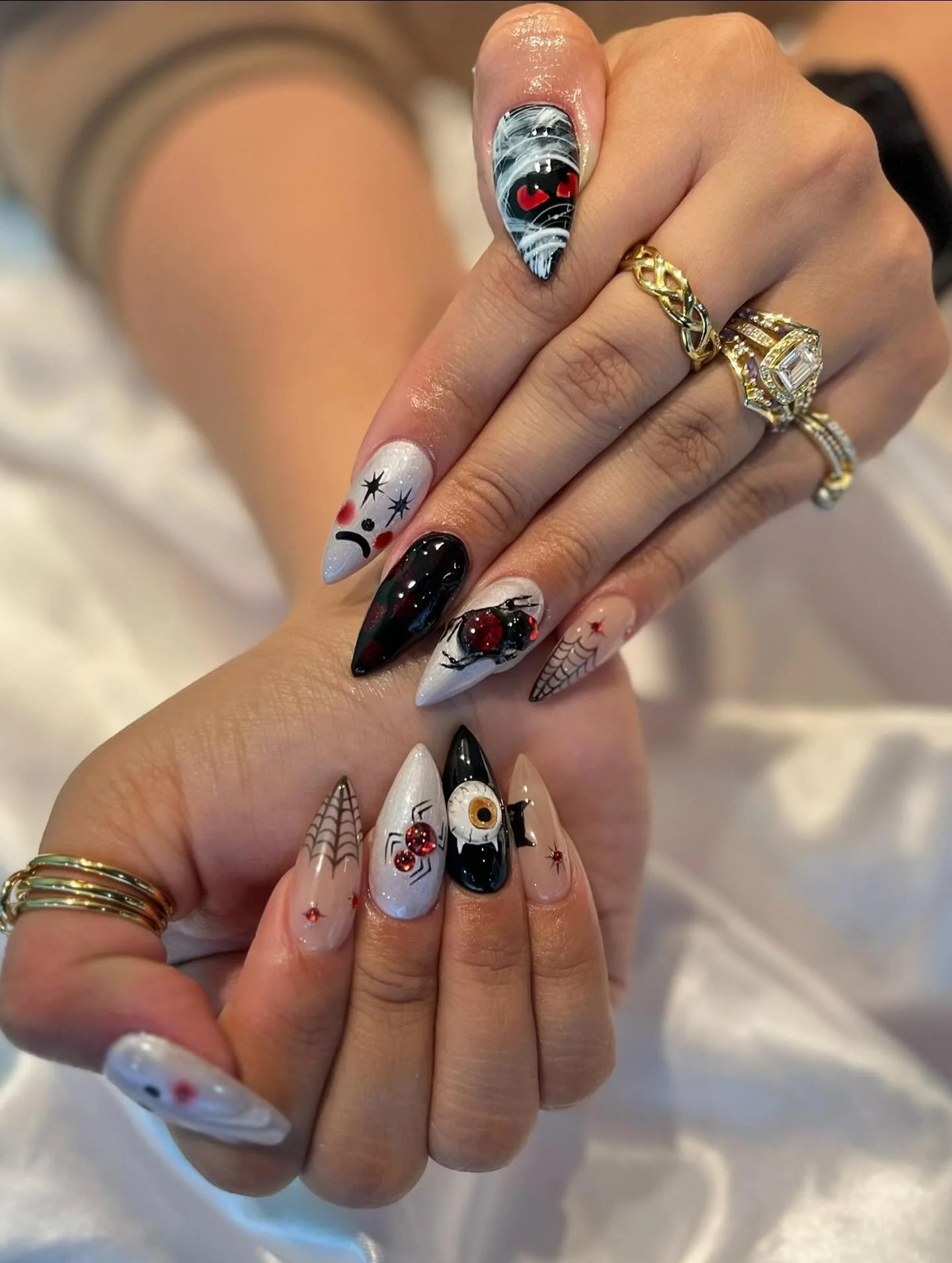 👻 🕷️ 👁️ 🤡 🐈&zwj;⬛ ✨ 💅