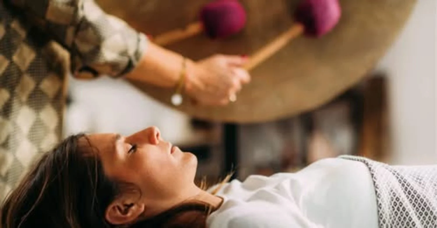 Have you ever experienced how sound can heal?
Sound baths use gongs, bowls, and vibrations to calm the nervous system and realign the body’s energy.
Learn how this ancient practice is transforming modern wellness → 
https://www.rootedinsou