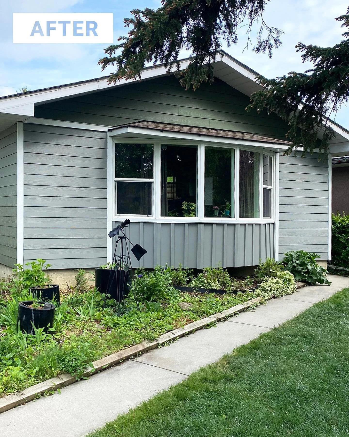 Brand new siding on this Calgary bungalow! Allura Fiber Cement Siding is not only beautiful and affordable, but is also durable against even the toughest Alberta hail storms. We&rsquo;re really liking this sage and grey combination with woodgrain tex