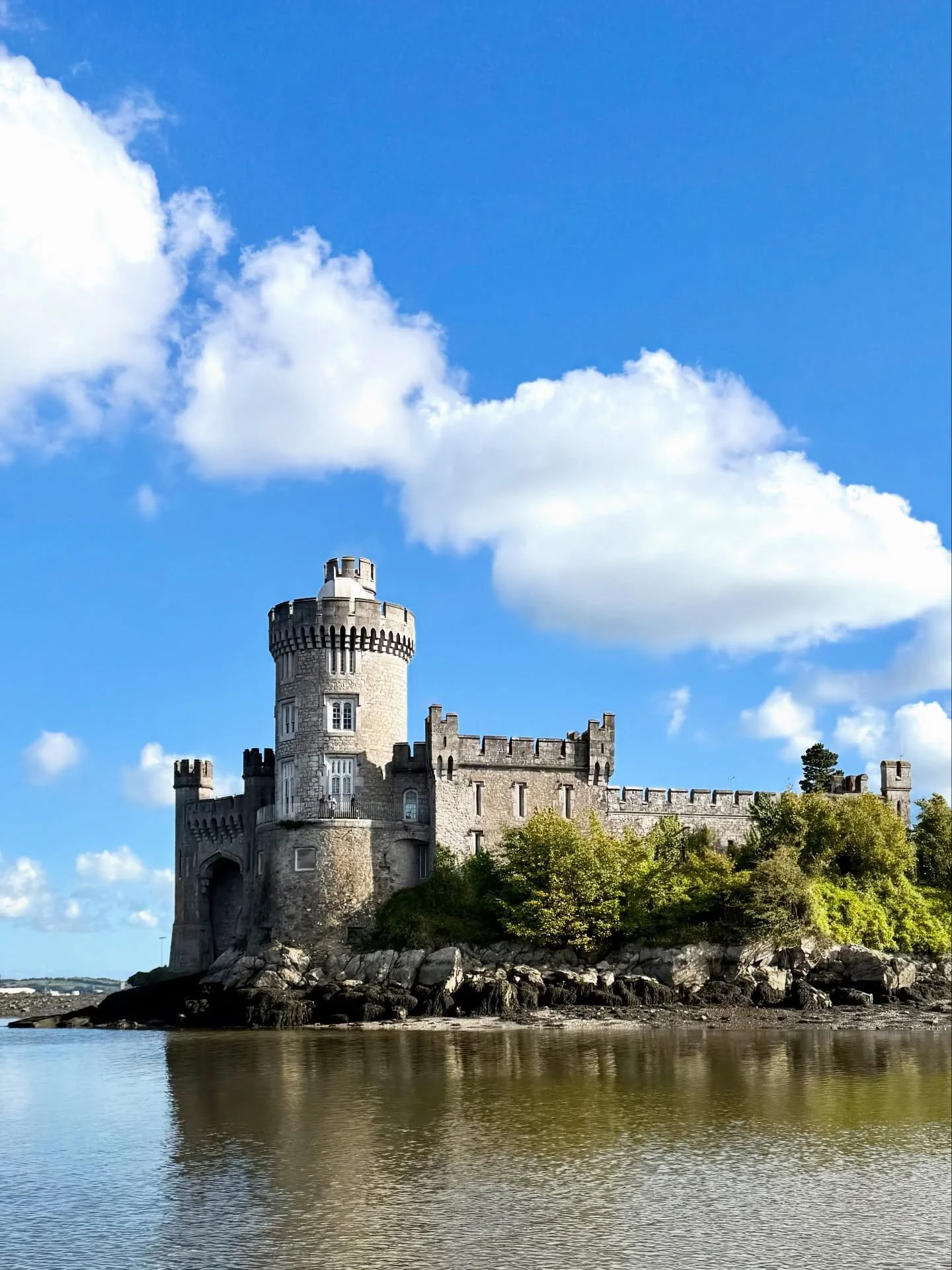 feasted our eyes, ears (i&rsquo;ll spare you the fiddle clips), and bellies on a week-long road trip through Ireland&rsquo;s hidden gems from north to south. 

huge thanks to ryan &amp; @smallluxuryhotels and our incredible hosts @raykellehercork @eo