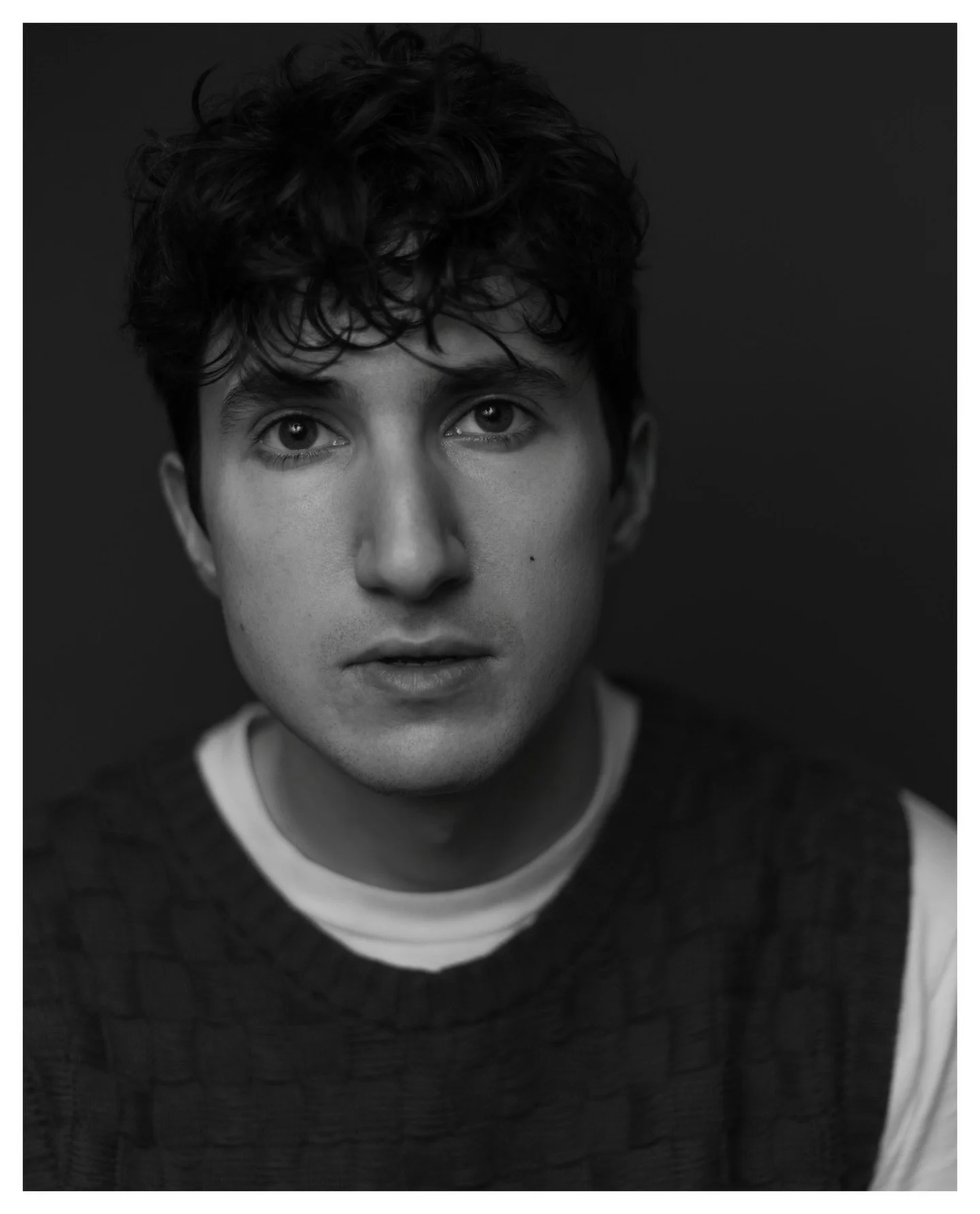 HELP! i&rsquo;m trapped in this white box 😛

📸 by: yours truly @augustbaggphoto