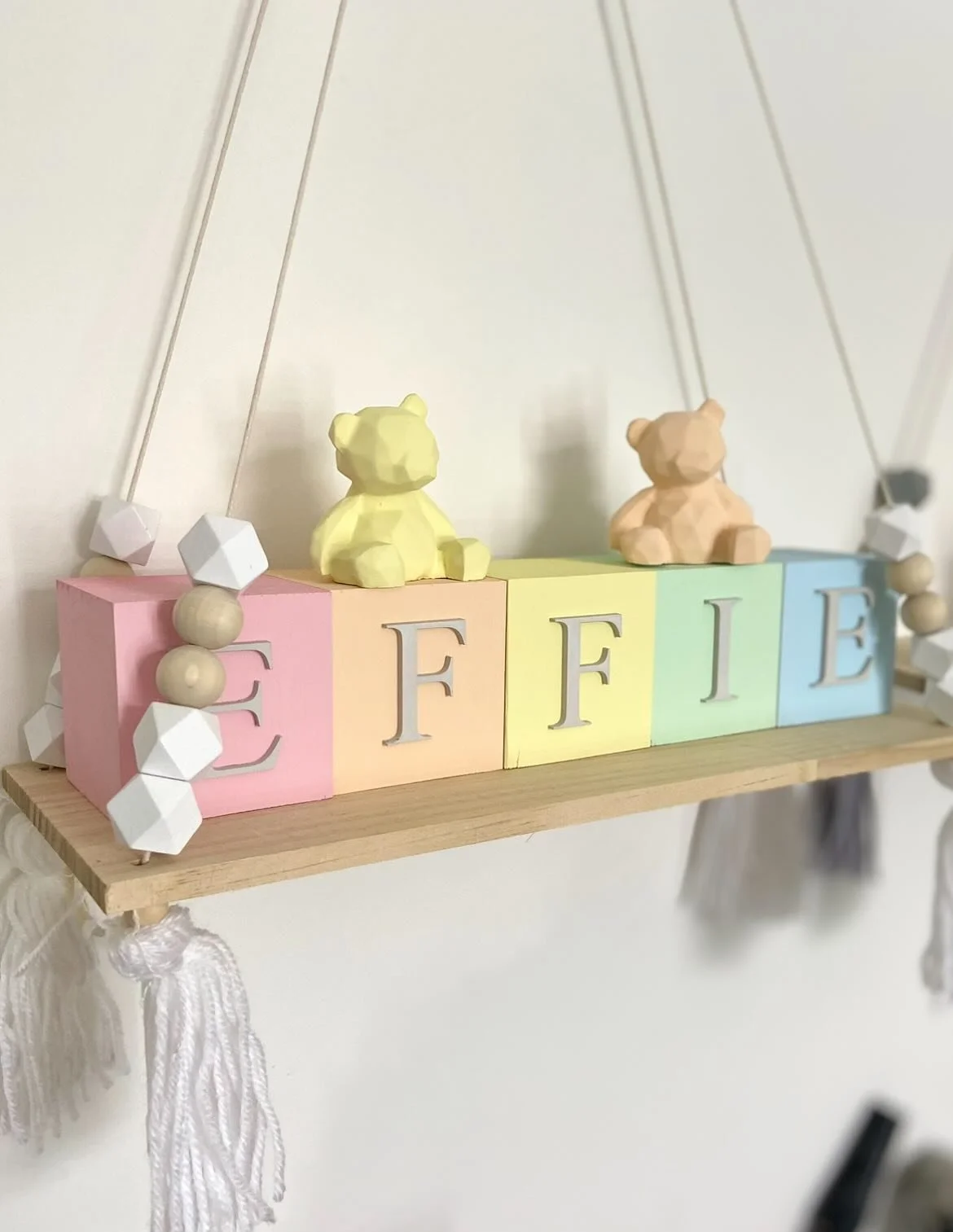 This block combo just reminds me of sweets so much 😍 such soft pastels and topped off perfectly with our little geo bears 🍬 

🔎 Blocks, Geo Bear
🎨 Tea Pink, Peach, Lemon, Aero Mint, Baby Blue 
📏 7cm 

#Babygifts #babyroomdecor #babymusthaves #ba