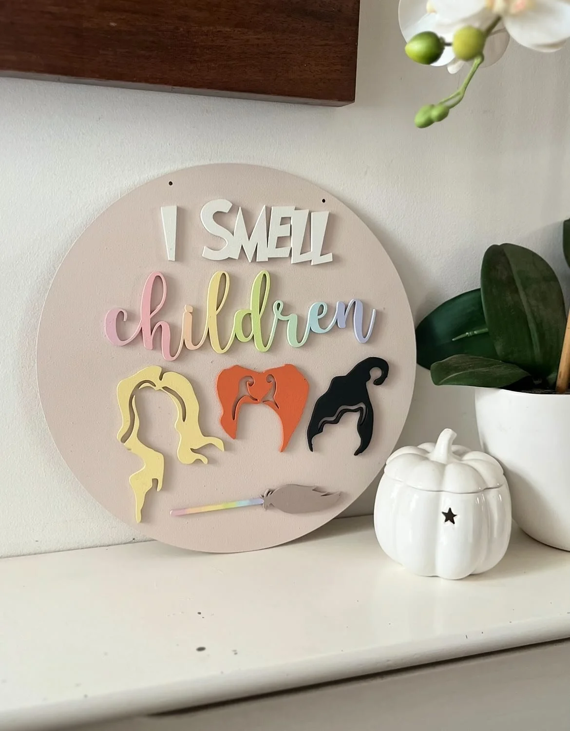This is the first year I&rsquo;ve absolutely been obsessed with autumn!
Halloween decor is absolutely giving this year with all the beiges and neutrals!😍 

🔎 Witches Plaque
🎨 Beige, White, Pastel Rainbow
📏 30cm 

#halloweendecor #pastelhalloween 