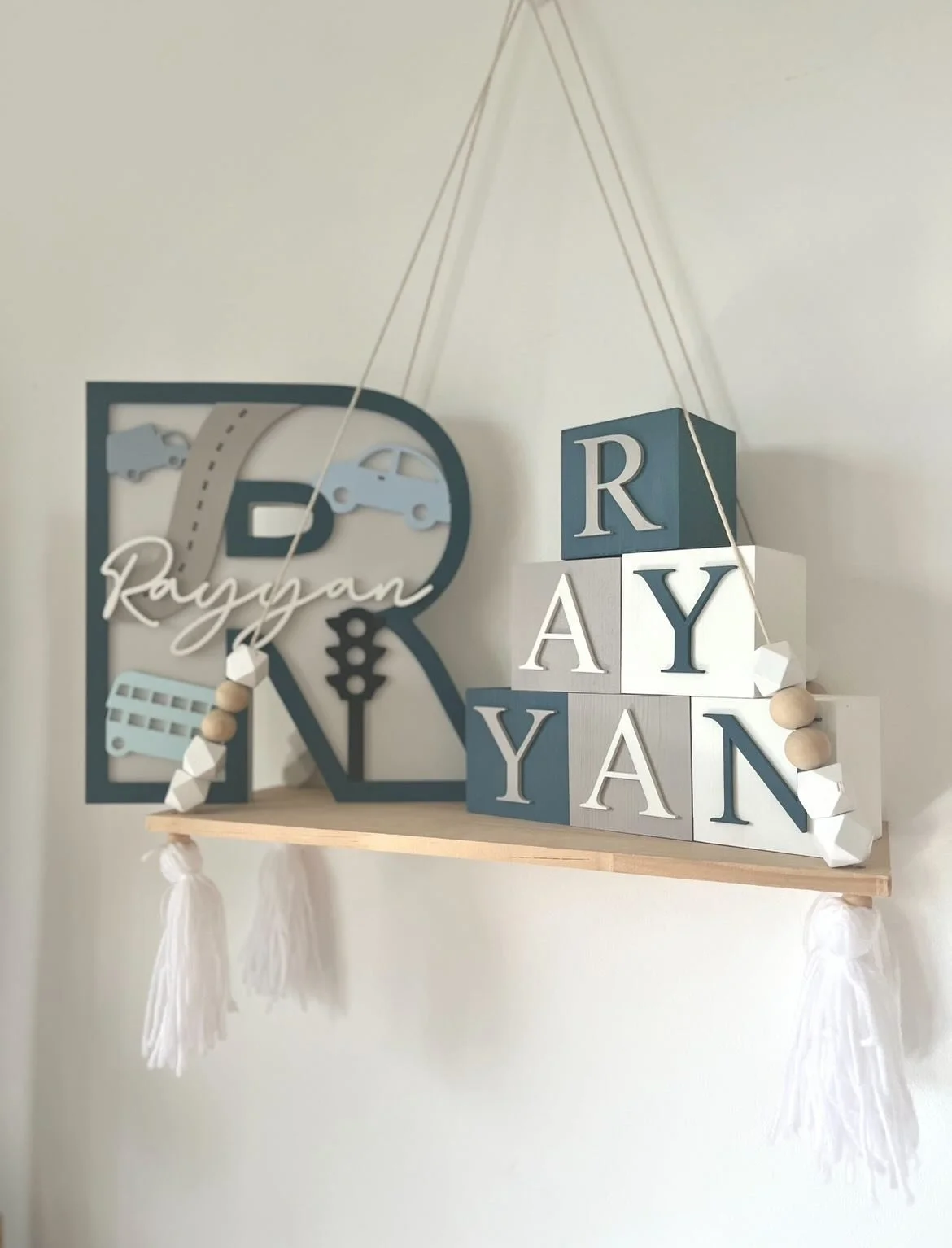 There&rsquo;s so many ways to style our baby blocks, whether it&rsquo;s with our large letters, stackers, or even just on their own as a little pyramid! 

🔎 Blocks, Cars Letter, Hot Air Balloon Stacker
🎨 Navy, Grey, White

#navynursery #boysnursery