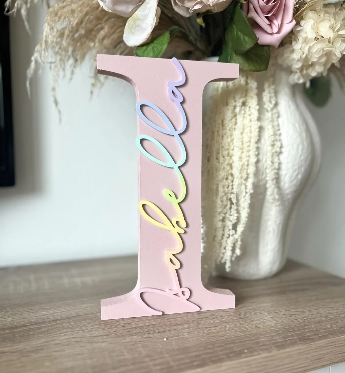 I&rsquo;m absolutely obsessed with the signature font on our large letters! Let alone the pastel rainbow😍 

🔎 Large Letter
🎨 Dusky Pink, Pastel Rainbow
📏 25cm 

#letterdecor #girlsbedroomdecor #babygirlgift