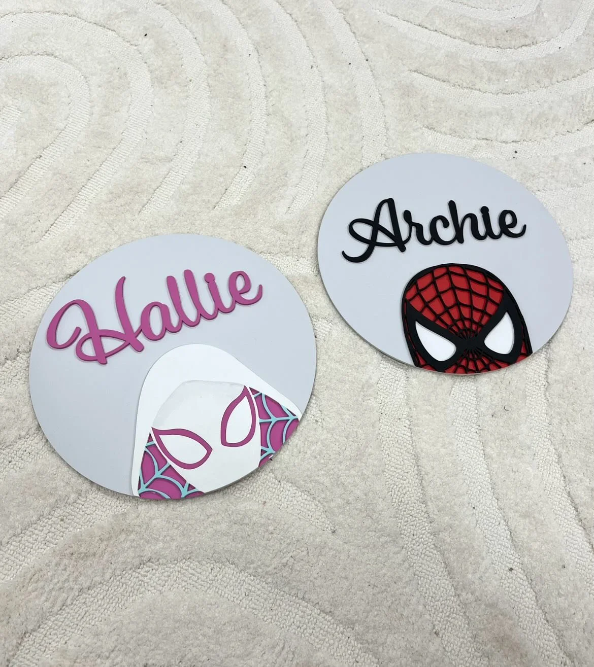 Our plaques come in so many themes and are so so adaptable! 
First we had Spiderman, and then we had an order with a request to make it Spiderman Gwen and here we have it😍 

🔎 Spiderman Plaque
🎨 Light Grey Background
📏 30cm

#girlssuperheroroom #