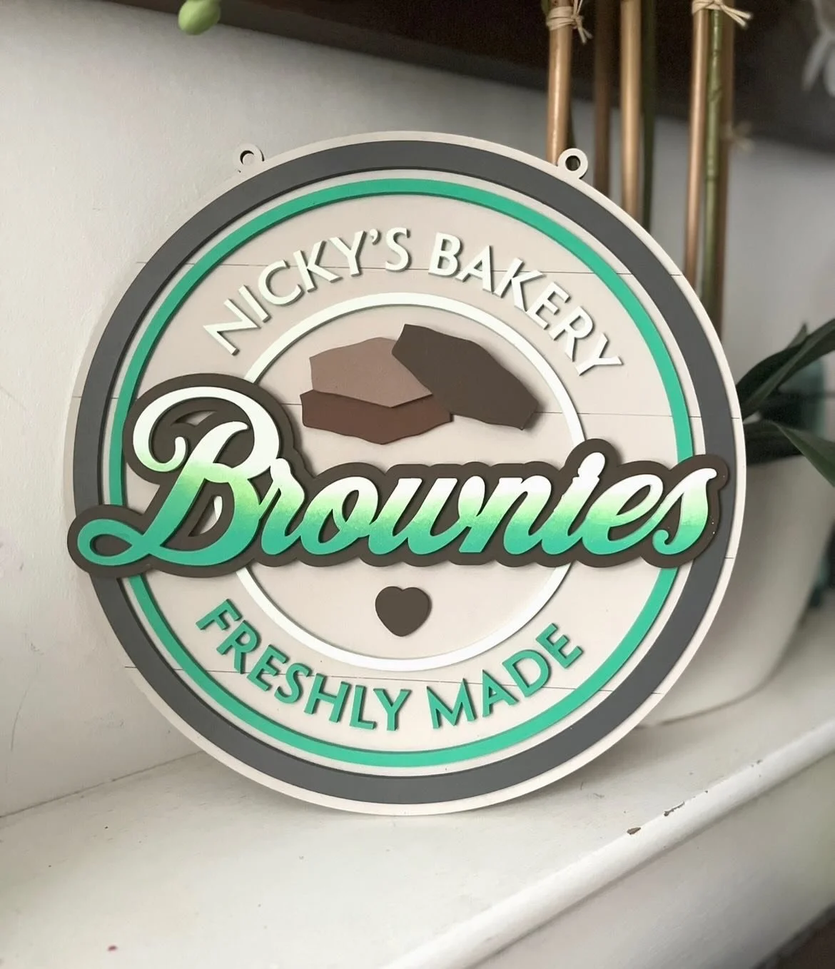 ➡️ Scroll to see the progress..

We don&rsquo;t just make baby decor! 
We can customise a plaque for any of your businesses or themes! 

This customer wanted a plaque for their browny business, so we combined one of our food/cupcakes plaque design wi