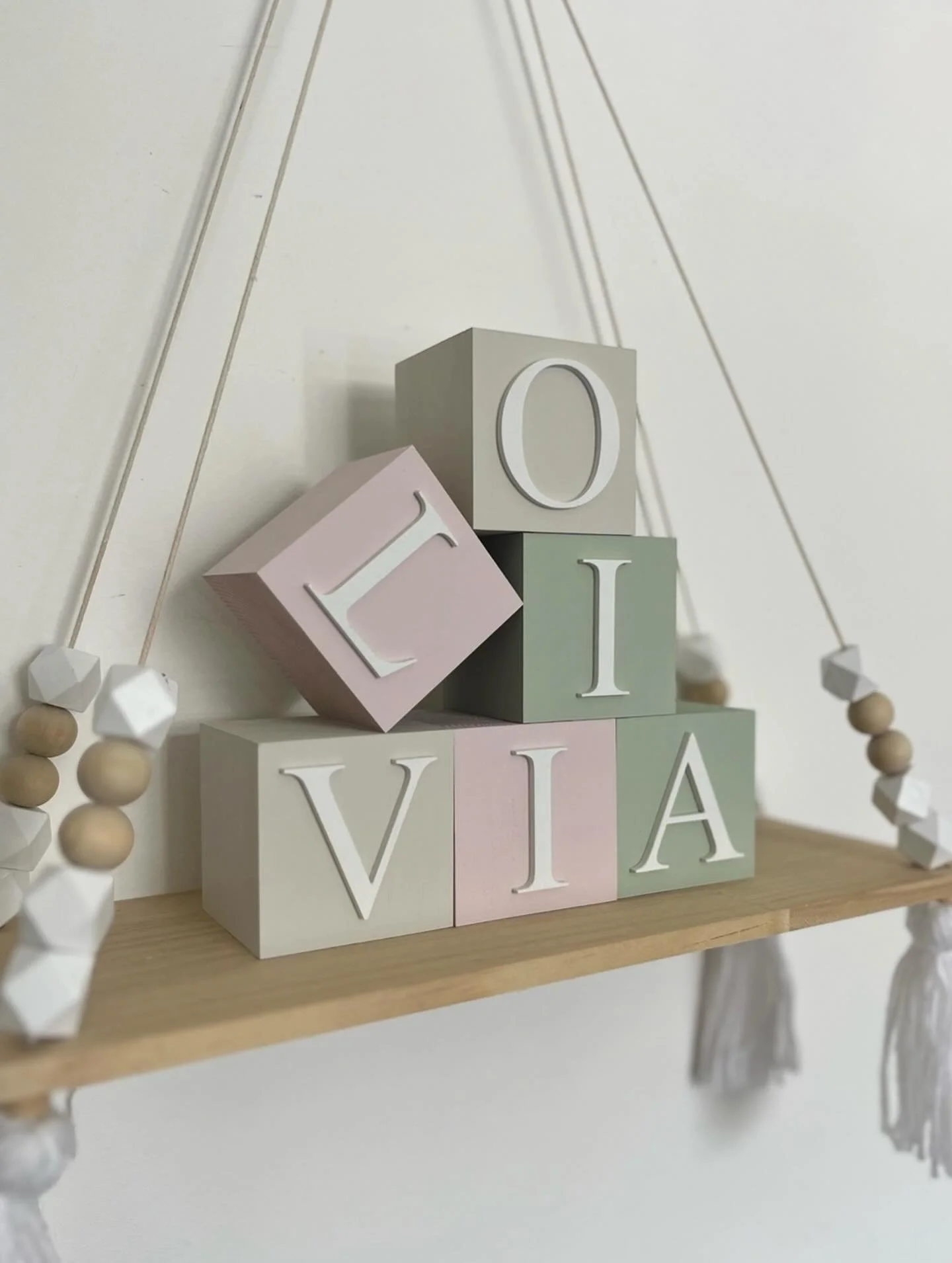 The earthy neutral tones are just so elegant and aesthetically pleasing, perfect for any muted nursery! 

🔎 Blocks
🎨 Egyptian Cotton, Blush, Sage
📏 7cm 

#babyblocks #babynameblocks #babykeepsake #nurserydecor #babyshowergift