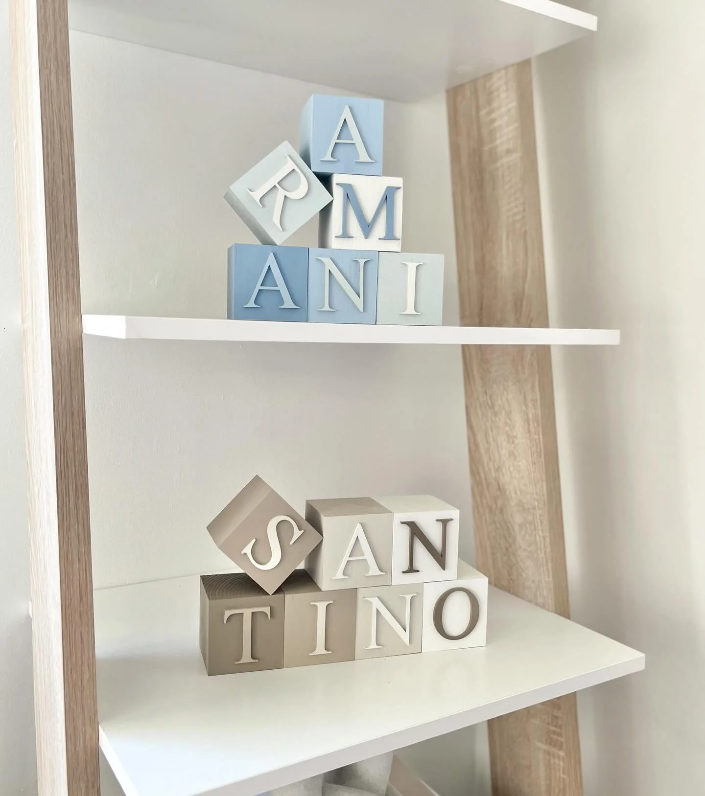 The blocks are so versatile with how many shades you choose from! Wether their all one colour, 2 colours or the same 4 colours as your matching stacker! 

You tell us the colours you want and we make a beautiful combination for you

🔎 Blocks
🎨 Peri