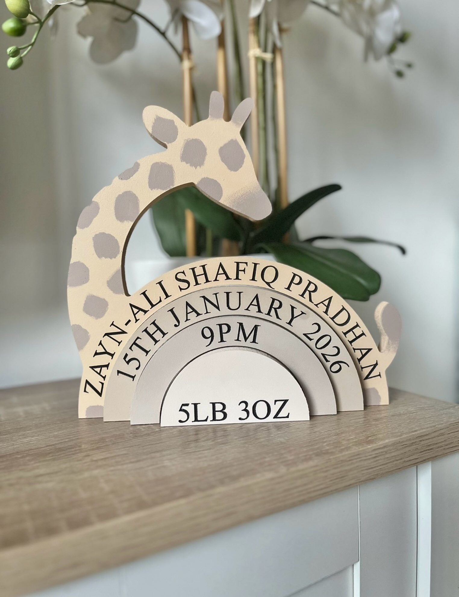🦒 

Our stacker make the perfect forever keepsakes to keep our babies treasured details 🤍 

🔎 Giraffe Stacker 
🎨 Mocha/Beige Combo 

#safarinursery #giraffenursery #newbabygift #babykeepsake #personalisedbabygift
