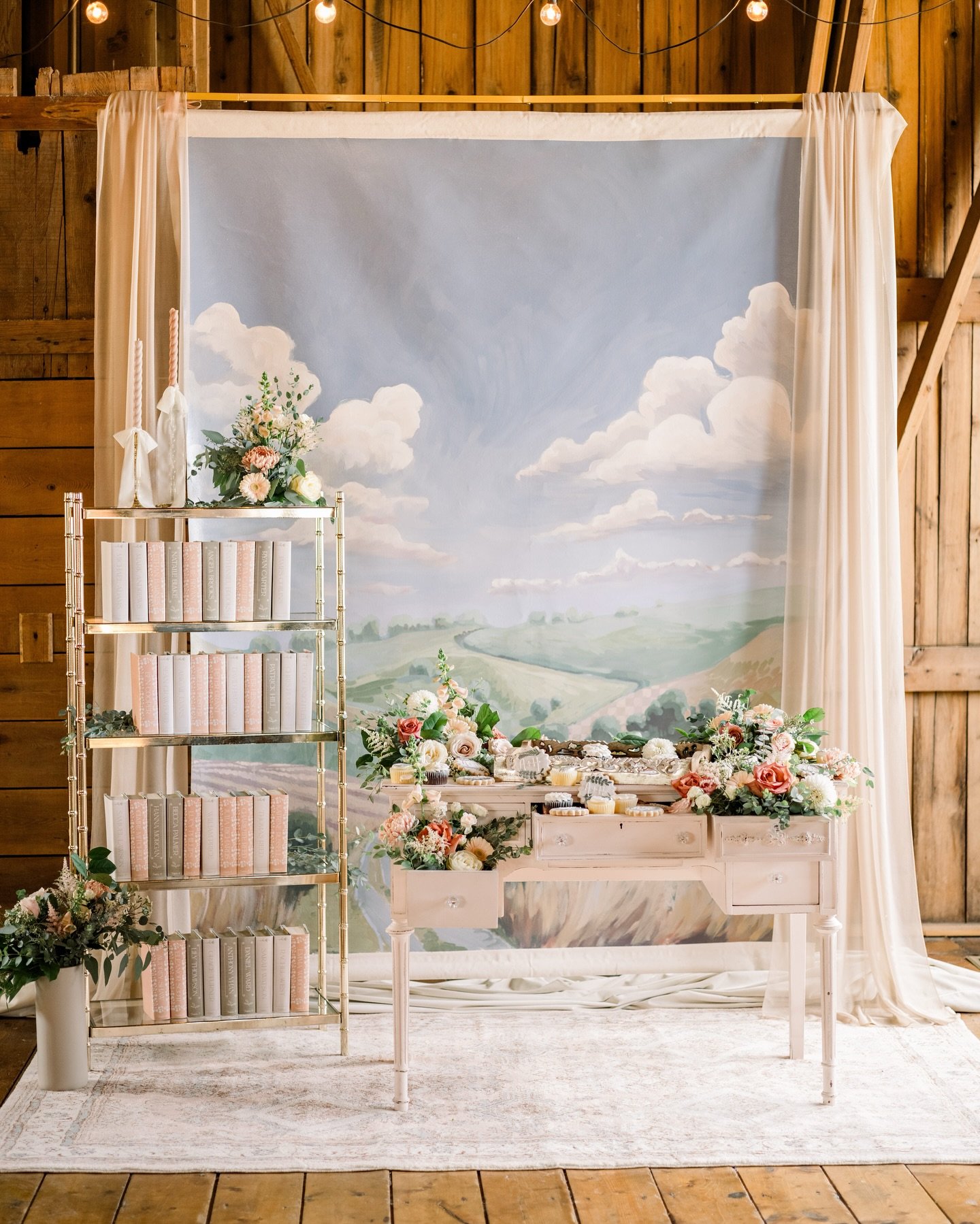 Where flowers bloom, desserts dazzle, books are signed, and memories come to life. ✨ Add the Emma Desk to your wishlist for your next event 💕
.
Third photo: @mospeerphotography @olivebrancheventsco @lilyforestdesigns 
Rest of photos and videos: @wed