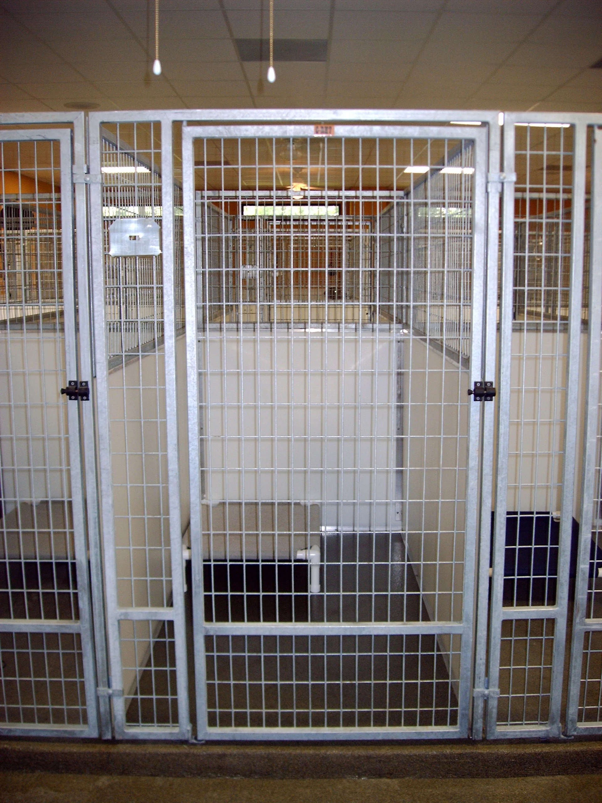Welded Wire Kennels — Presidio Custom Kennels NEW