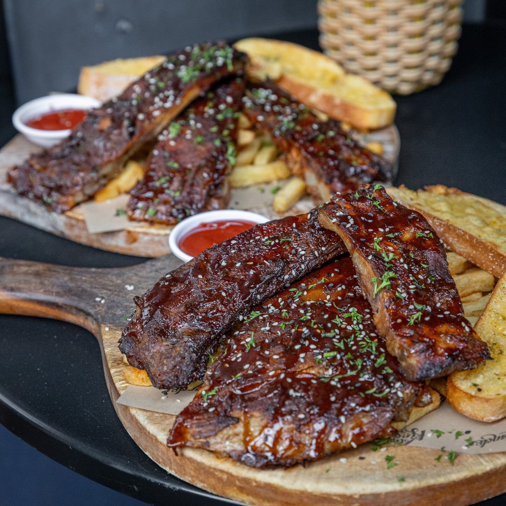 All-you-can-eat ribs at The Kingslander, Kingsland