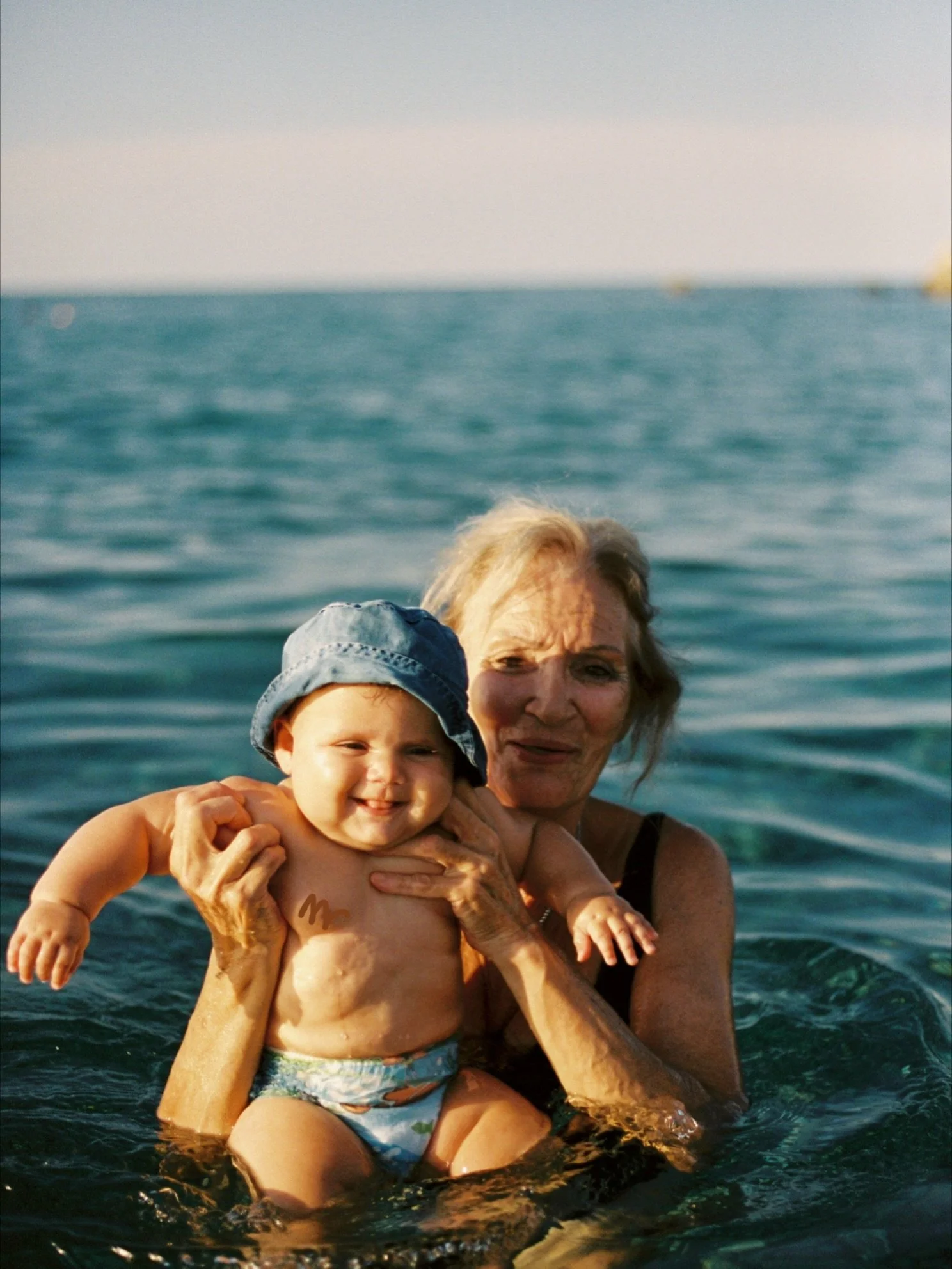 the first euro summer of my little girl and lots and lots of family time on film&hellip; just cause I am obsessed 🎞️🥹🇮🇹🤍 
 
Note to self: get your motherhood photos booked, mamas! I am almost never in the family photos, as you can see 😅 Got a R