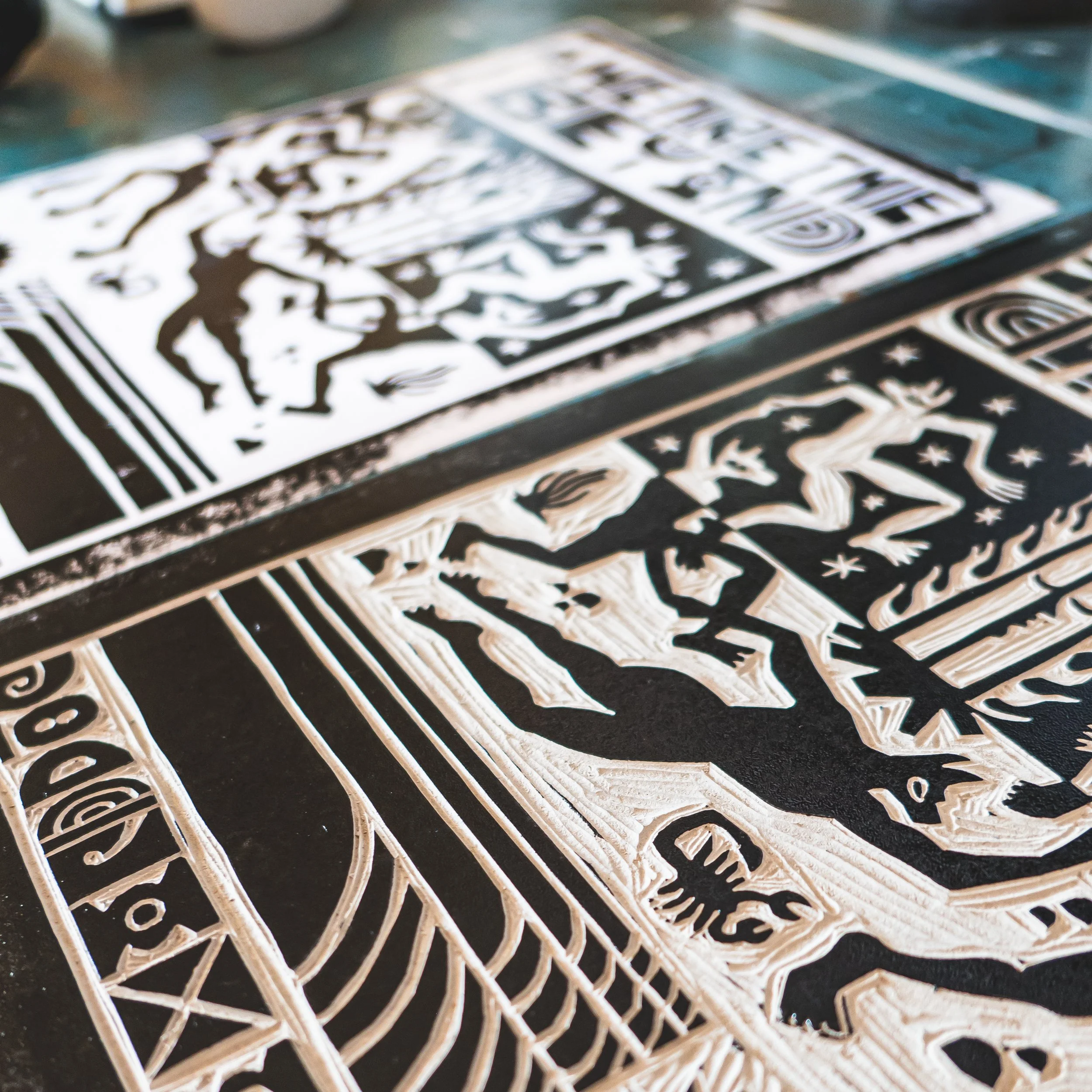 Carved lino block for el dingo old dog on a log collaboration