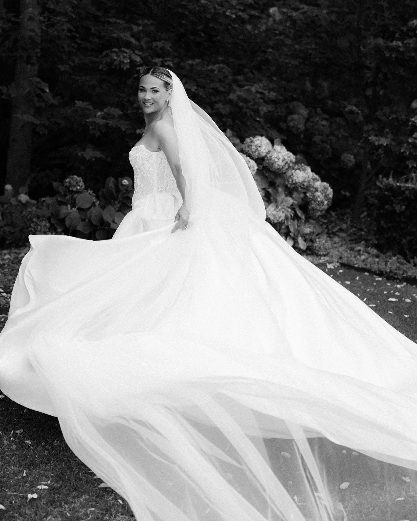 CHLOE &amp; THAT DRESS 🤍 

Speechless. 

Dress : @marquisebridal 
Venue: @aravinaestate @aravinaweddings 
Video: @danielmurchafilms 
Hair: @studiolioness @angela_studiolioness 
Makeup: @carmo.house @ykbmua 
Celebrant: @jemilahwrightcelebrant 
DJ: @s