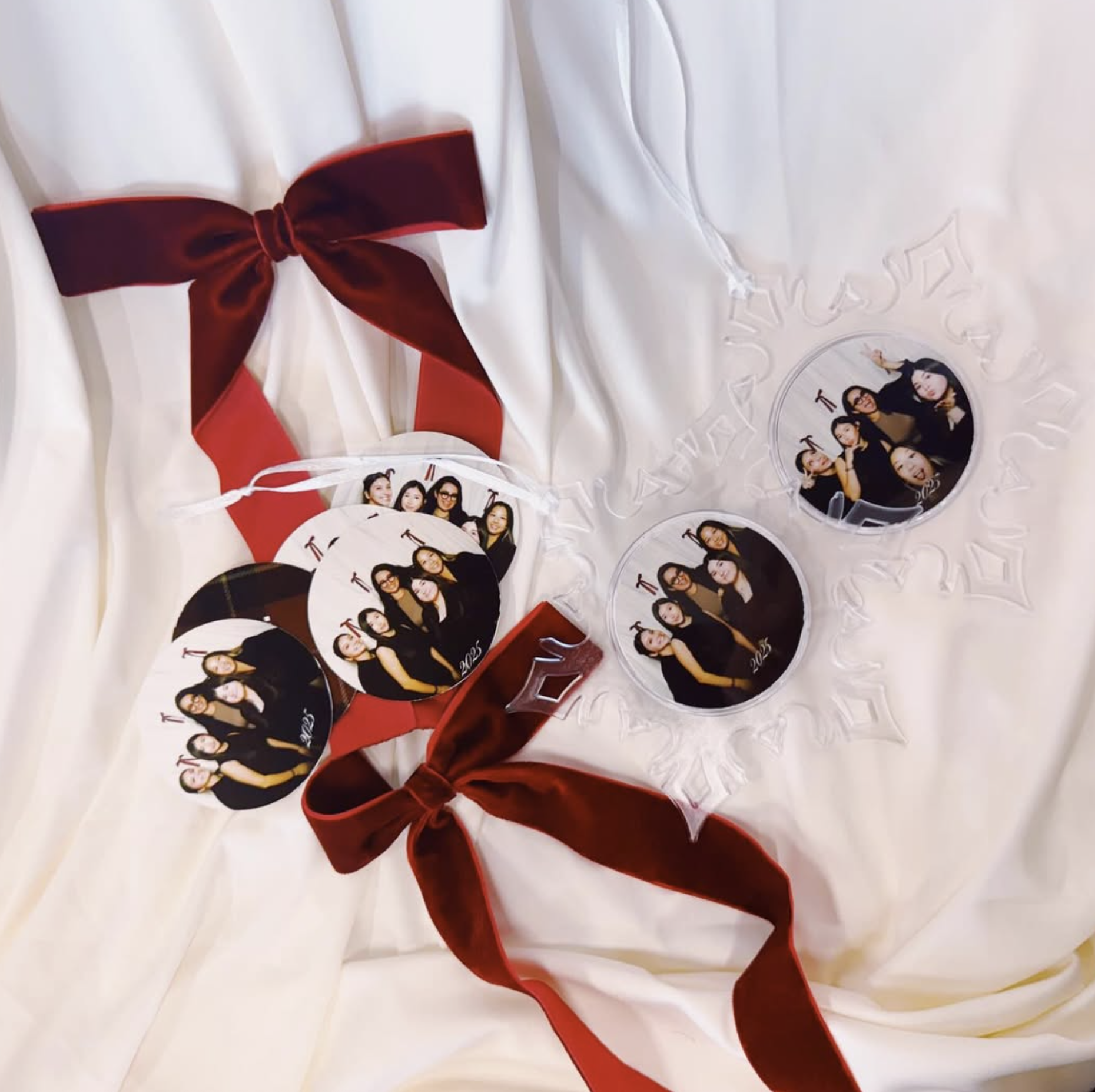 keychain photo booth, magnets, ornaments, newspaper prints, magazine enclosure, photo booth experiences wedding. Keepsakes print strips