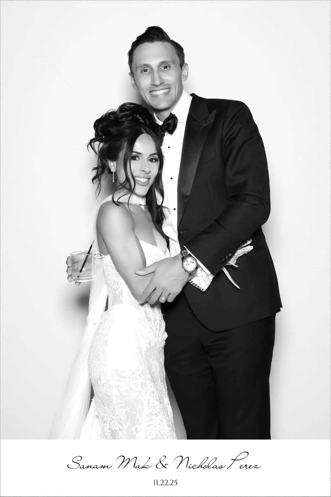 portrait lounge - studio - spotlight photo booth, red carpet houston photo booth co. wedding trends, national luxury-wedding-photo-booth-the-corinthian-houston-tx-thee astorian- chateau nouvelle - la terasse - boxwood - photographers - planners weddi