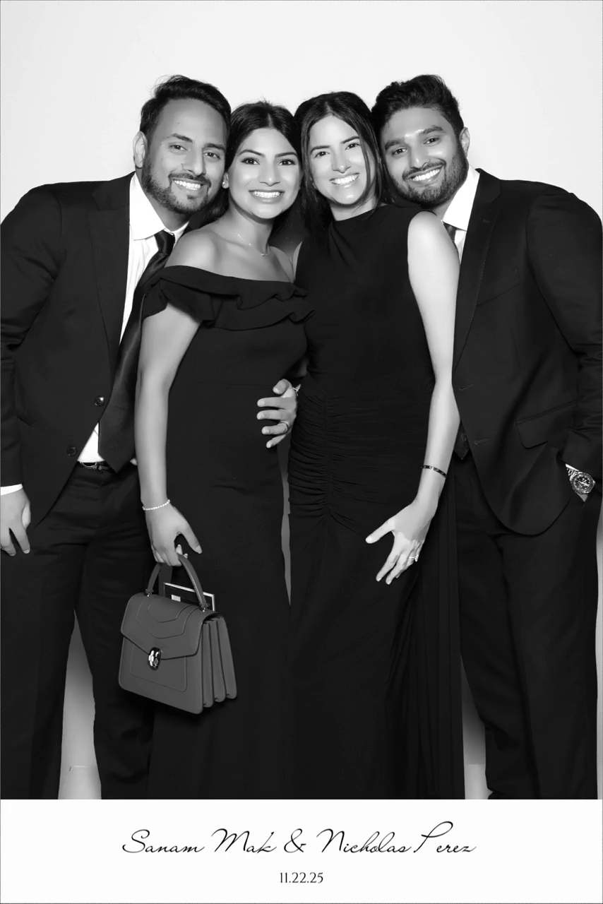 portrait lounge - studio - spotlight photo booth, red carpet houston photo booth co. wedding trends, national luxury-wedding-photo-booth-the-corinthian-houston-tx-thee astorian- chateau nouvelle - la terasse - boxwood - photographers - planners weddi