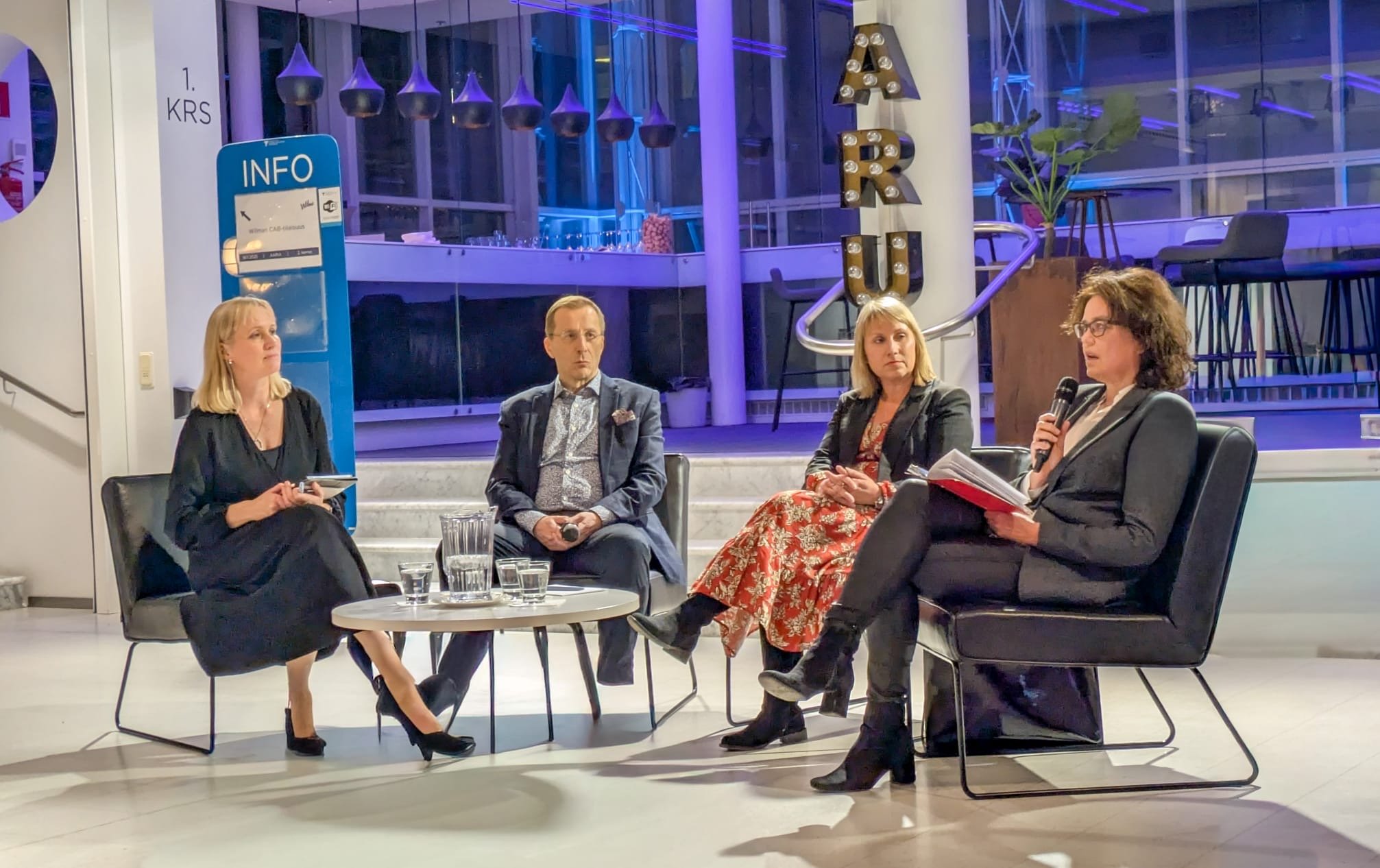 Paneelikeskustelu taiteen impaktista, Tampere-talo 