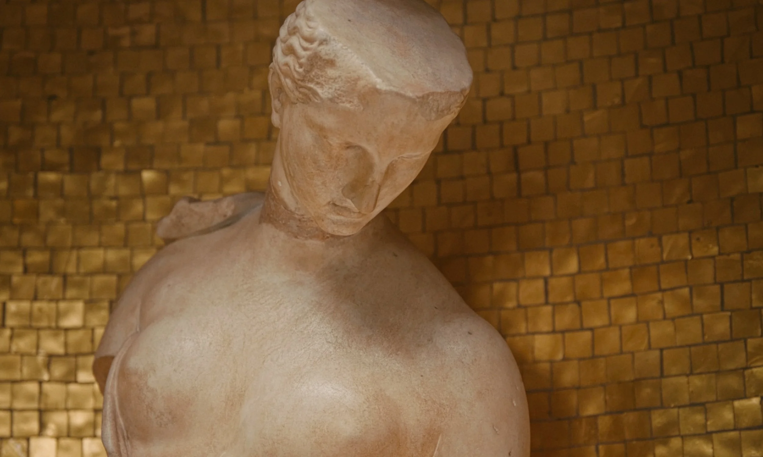 statue