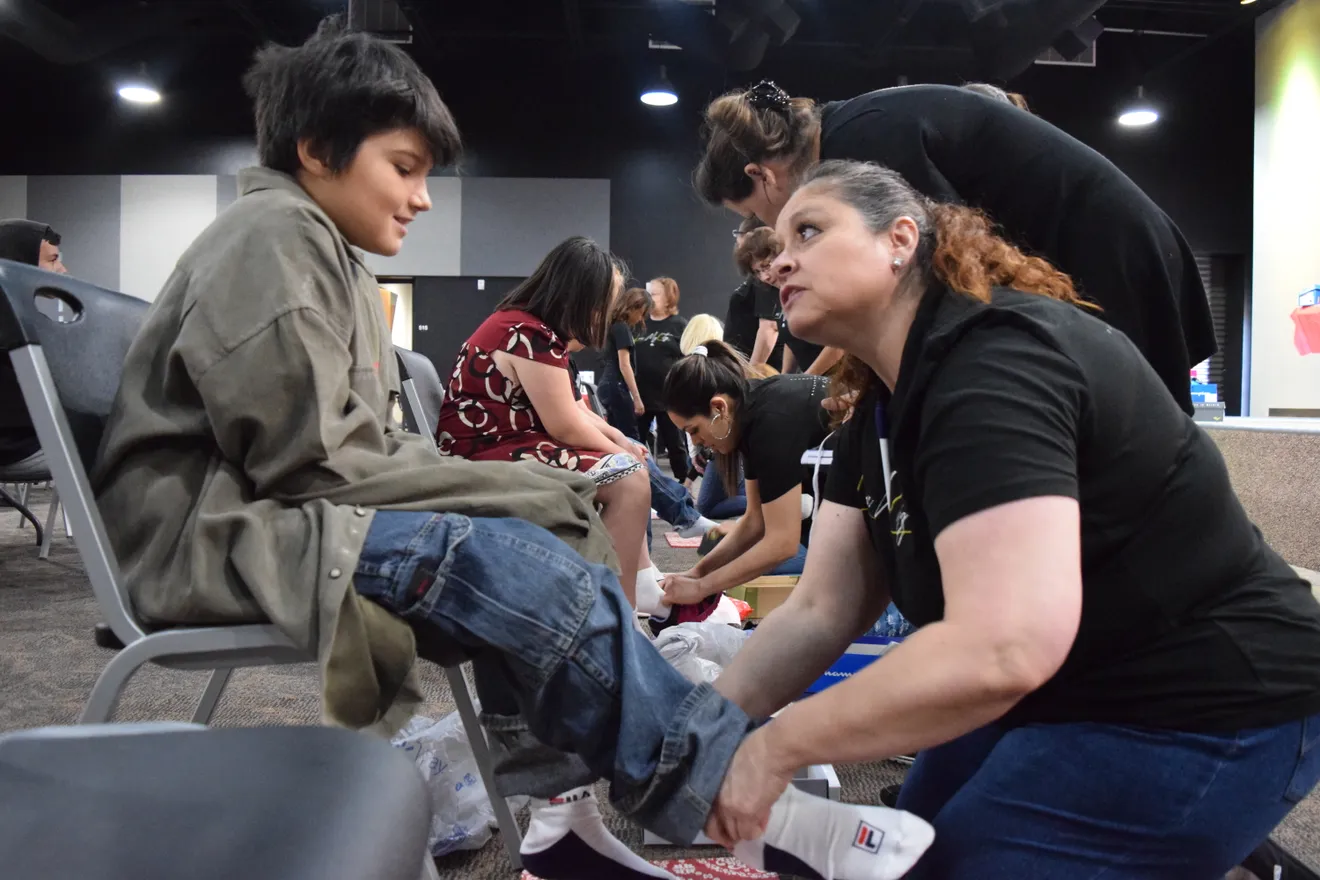 More than 100 students get free shoes at Las Cruces church's give-away