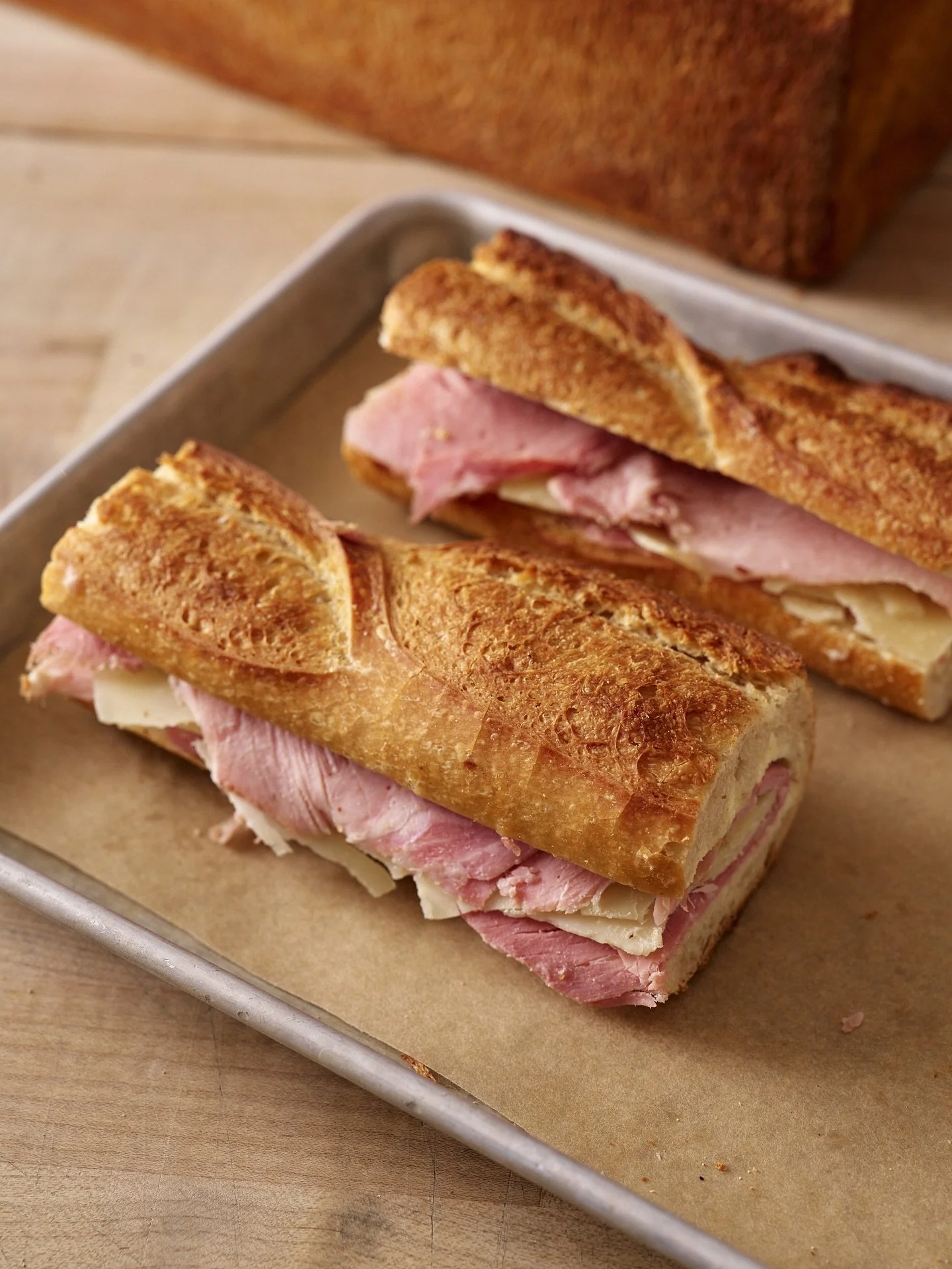 @laurelbakerynyc is popping up at Margot this fall!
They’ll have fresh pastries, coffee and tea waiting for you Wednesday through Friday from 8AM-2PM 🥐
• Jambon Beurre on fresh baguette
• Speculoos Rolls 
• Brown Butter Chocol