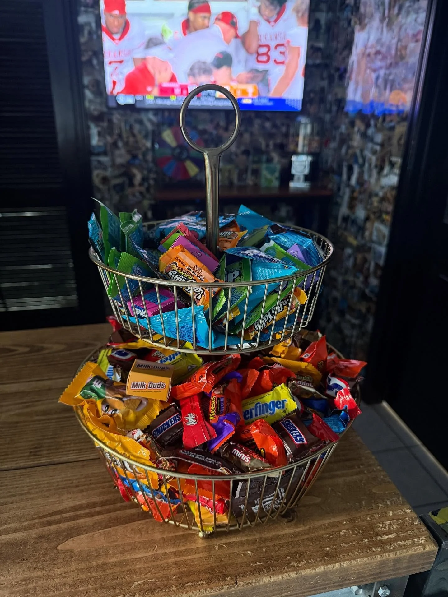 We have started to decorate and get ready for Halloween -&gt; that means diversifying the candy jar and even upgrading it 😎 I should probably add dark chocolate as people have asked me to add it in the rotation but I have yet to give in 

I think th