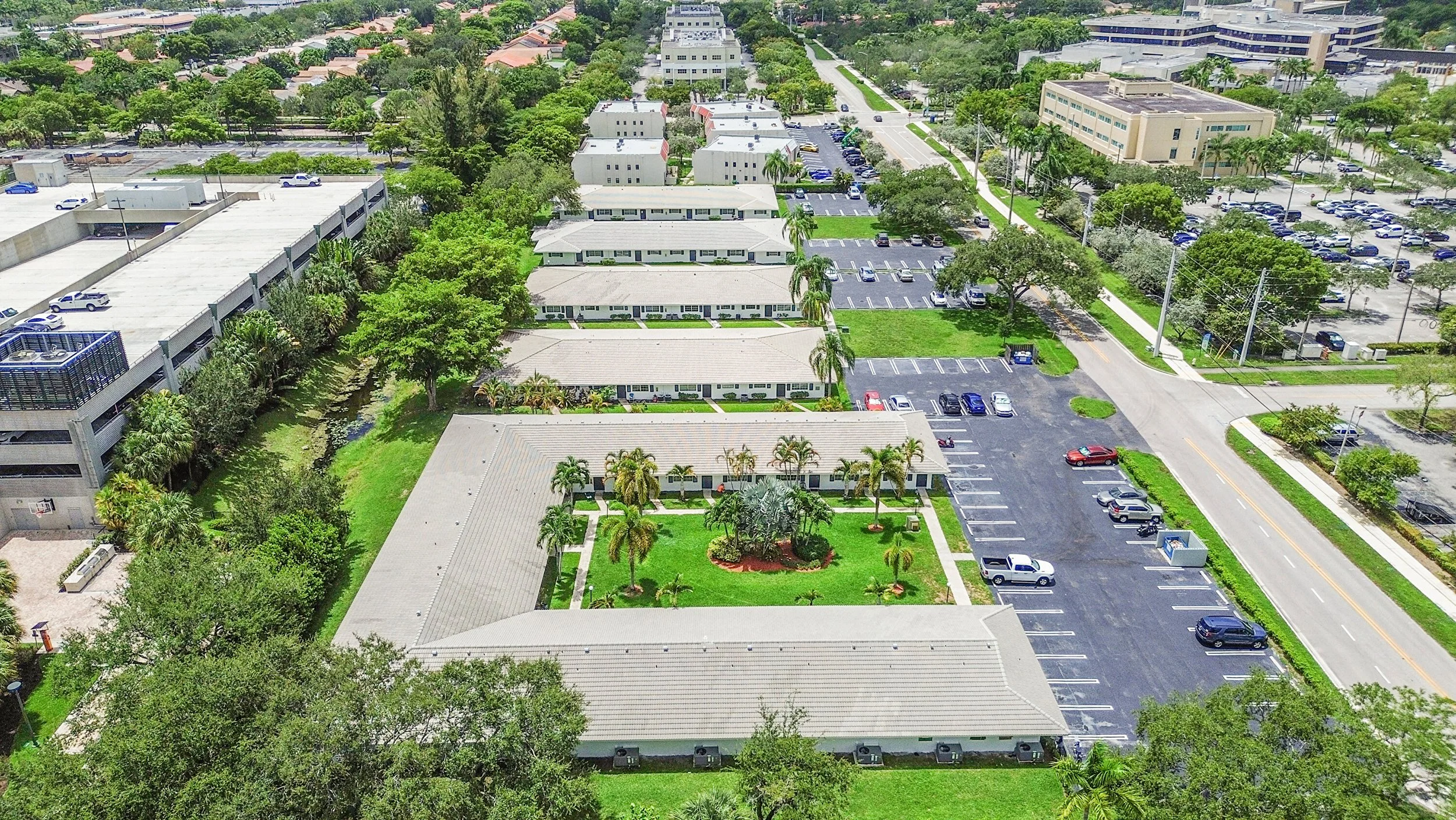Centro Apartments Coral Springs