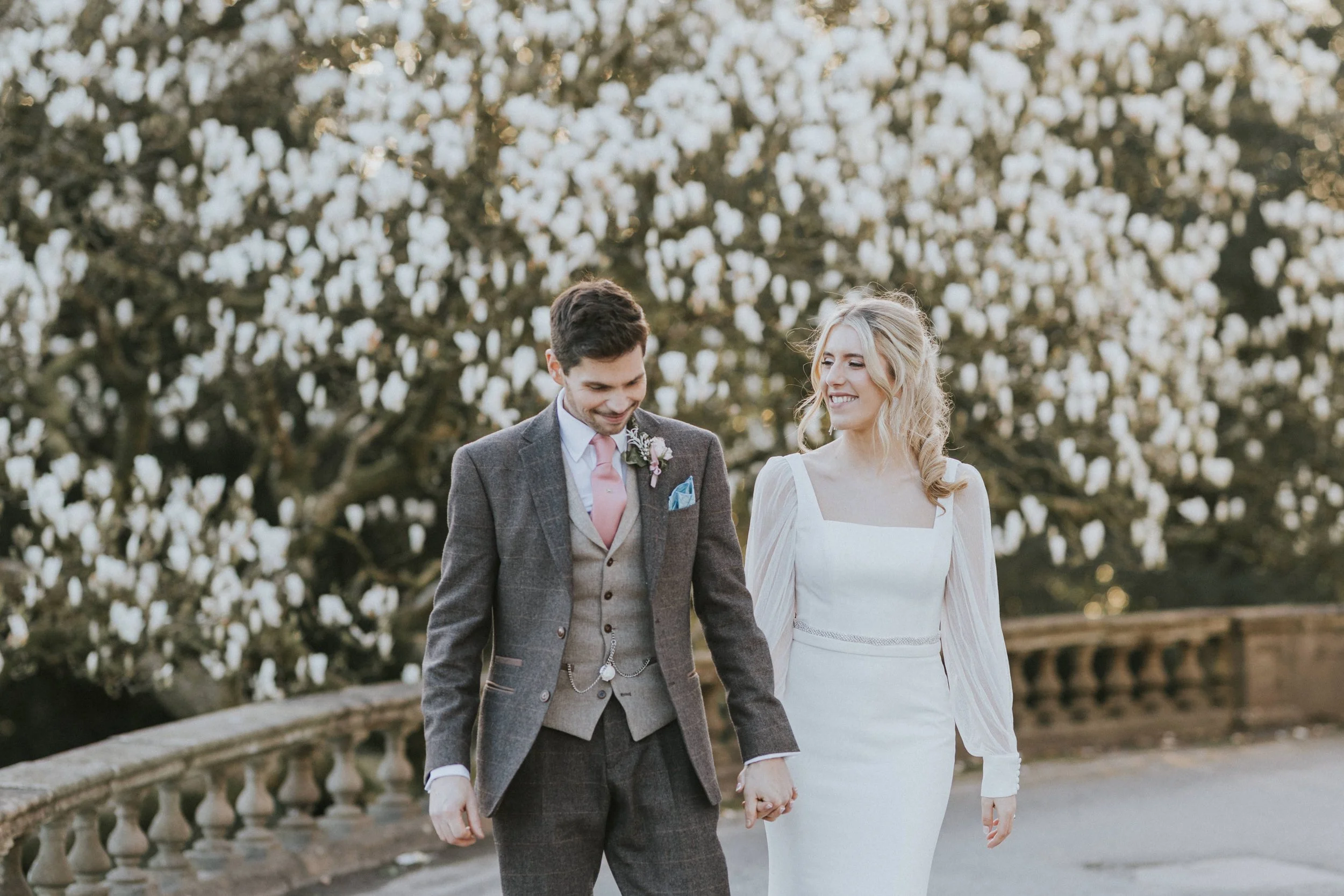 The Art of Selling Albums & Upselling Wedding Clients: A Professional Guide