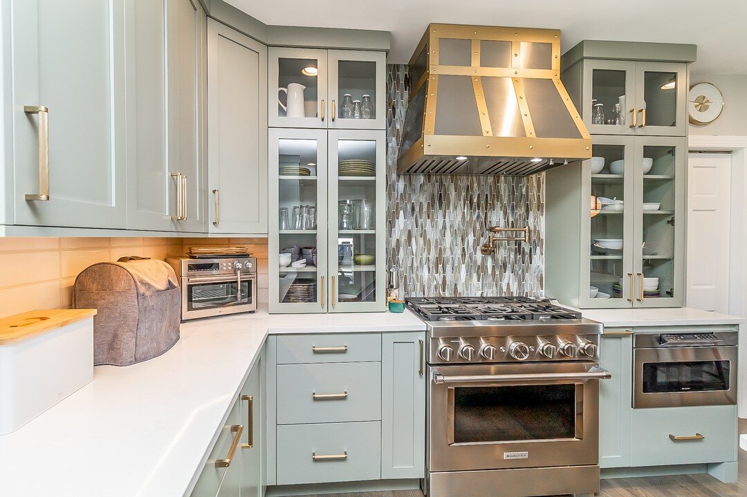 ✨ Kitchen Goals Achieved ✨ Feast your eyes on this gorgeous kitchen transformation! RMC Builders has turned vision into reality, crafting a space that's both stylish and functional. Ready to cook up some dreams in your own home? Let&rsquo;s chat!
@bc