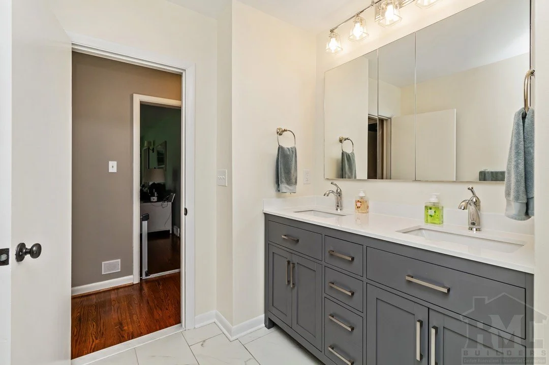 📸✨ Another Successful Project by RMC Builders! ✨🏡

We recently completed a stunning hall bathroom remodel for a lovely family looking to expand and update their daughters' shared space. 

A huge thank you to our repeat clients for trusting RMC Buil