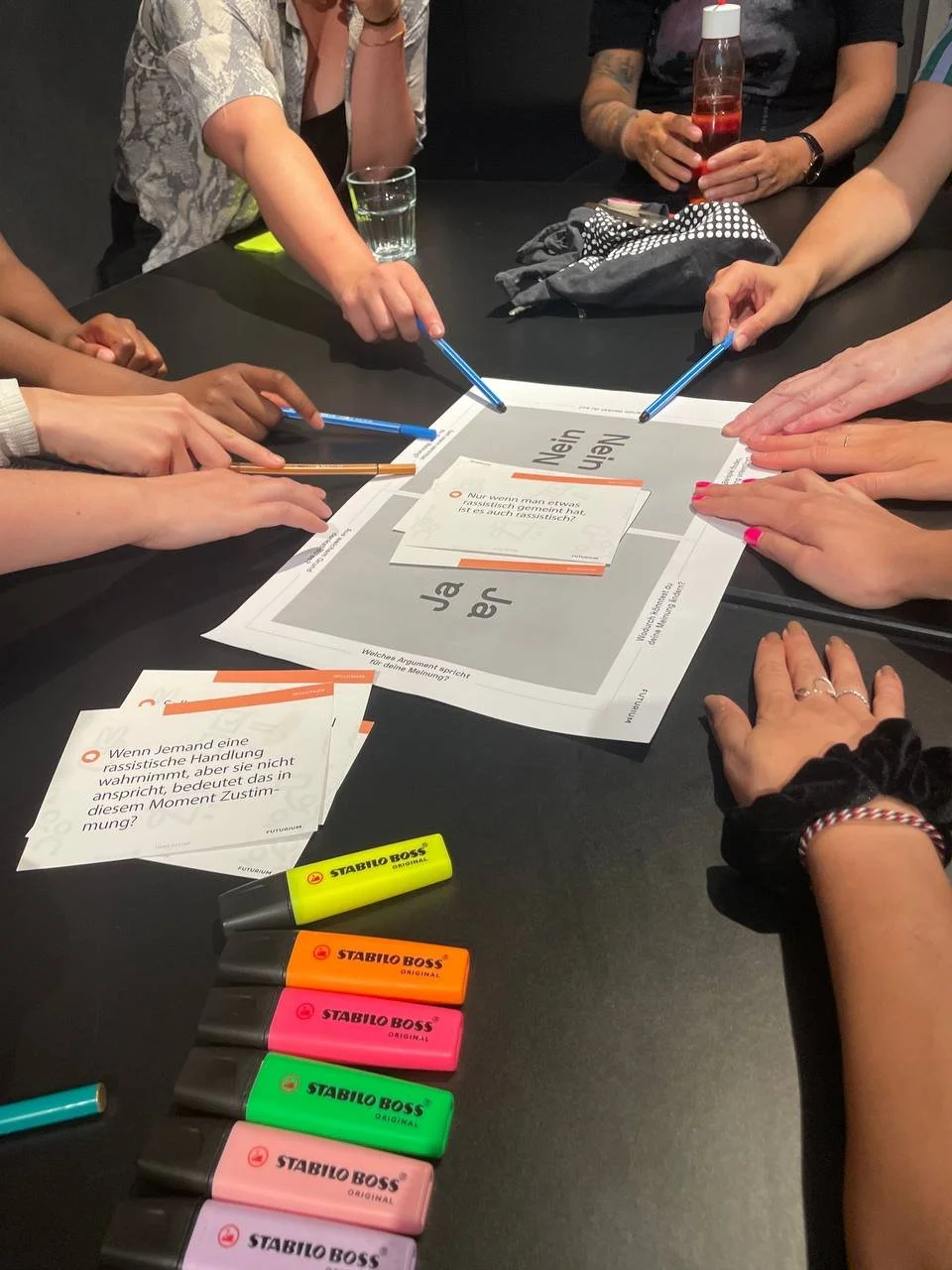 Zunkuftsbox Think Racism 