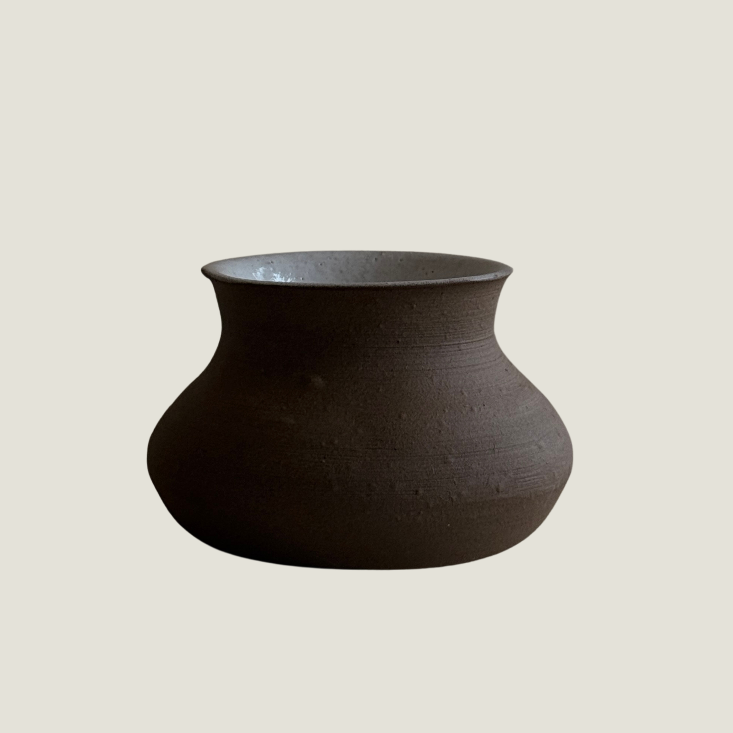 short brown ceramic vase_eesomeco.png