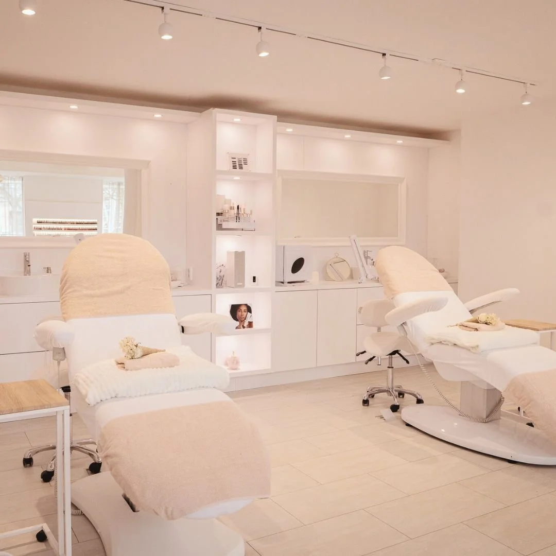 Het is alweer bijna valentijnsdag!! Dit is jouw kans om even helemaal te kunnen ontspannen, even wat tijd voor jezelf. Natuurlijk hoeft dit niet alleen. Wij bieden een heerlijke duo behandeling aan bij v-cosmetics. Zo kun je op deze dag van de liefde