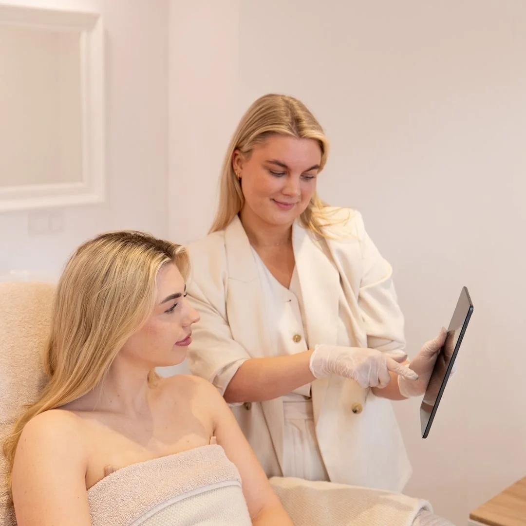 Er komt binnenkort een gloednieuwe behandeling aan bij V-Cosmetics&hellip; ✨

Een behandeling waar we achter de schermen al een tijdje met veel aandacht aan werken. Gericht op echte huidverbetering en een natuurlijke, gezonde glow.

Misschien heb je 