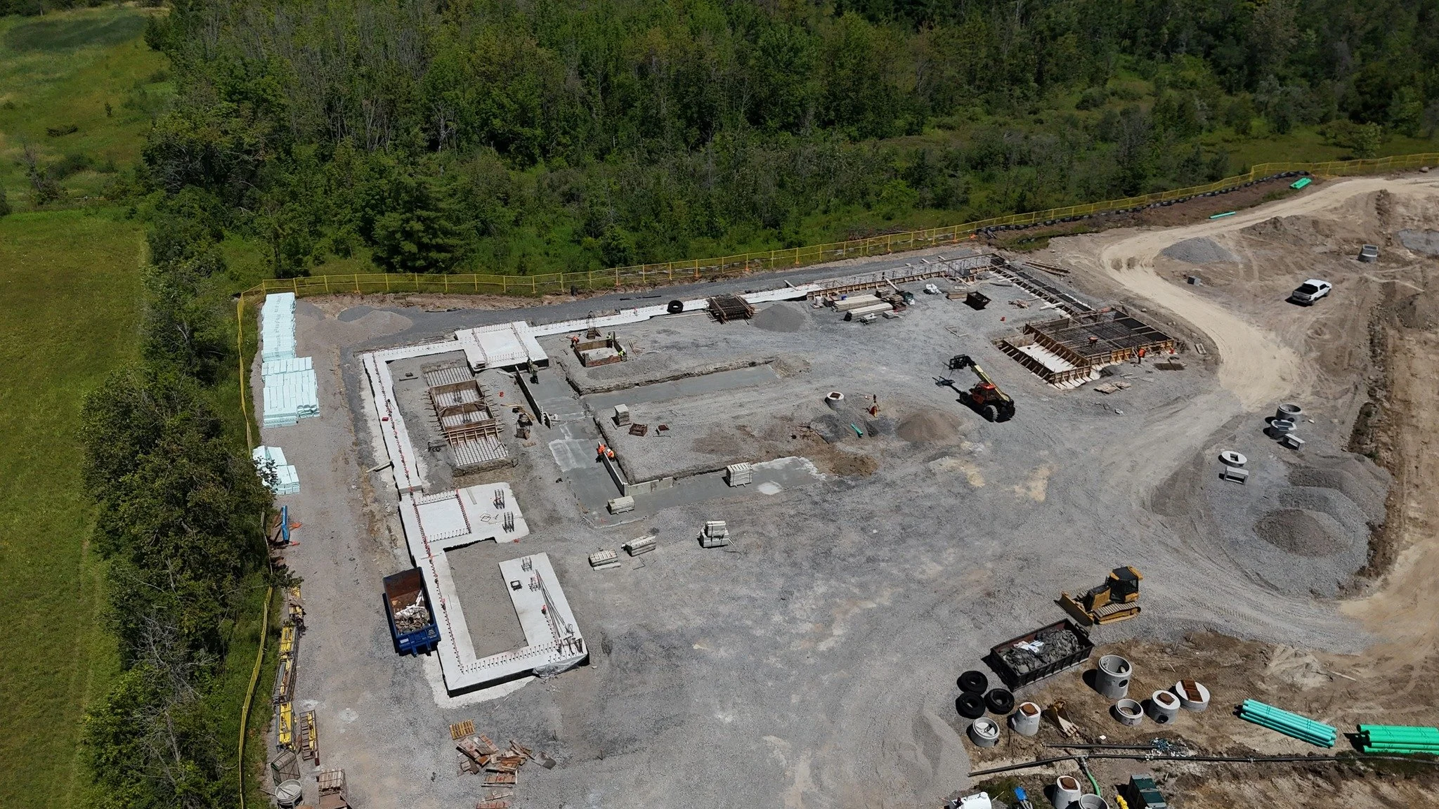 Project Highlight - Peterborough Long-Term Care Home 🏚️ 
This LTC is located on Trent University land, being the first LTC home in Canada to be located on a university Campus!
Construction began in the summer of 2025. The 4-storey, 12,564 sq. m faci