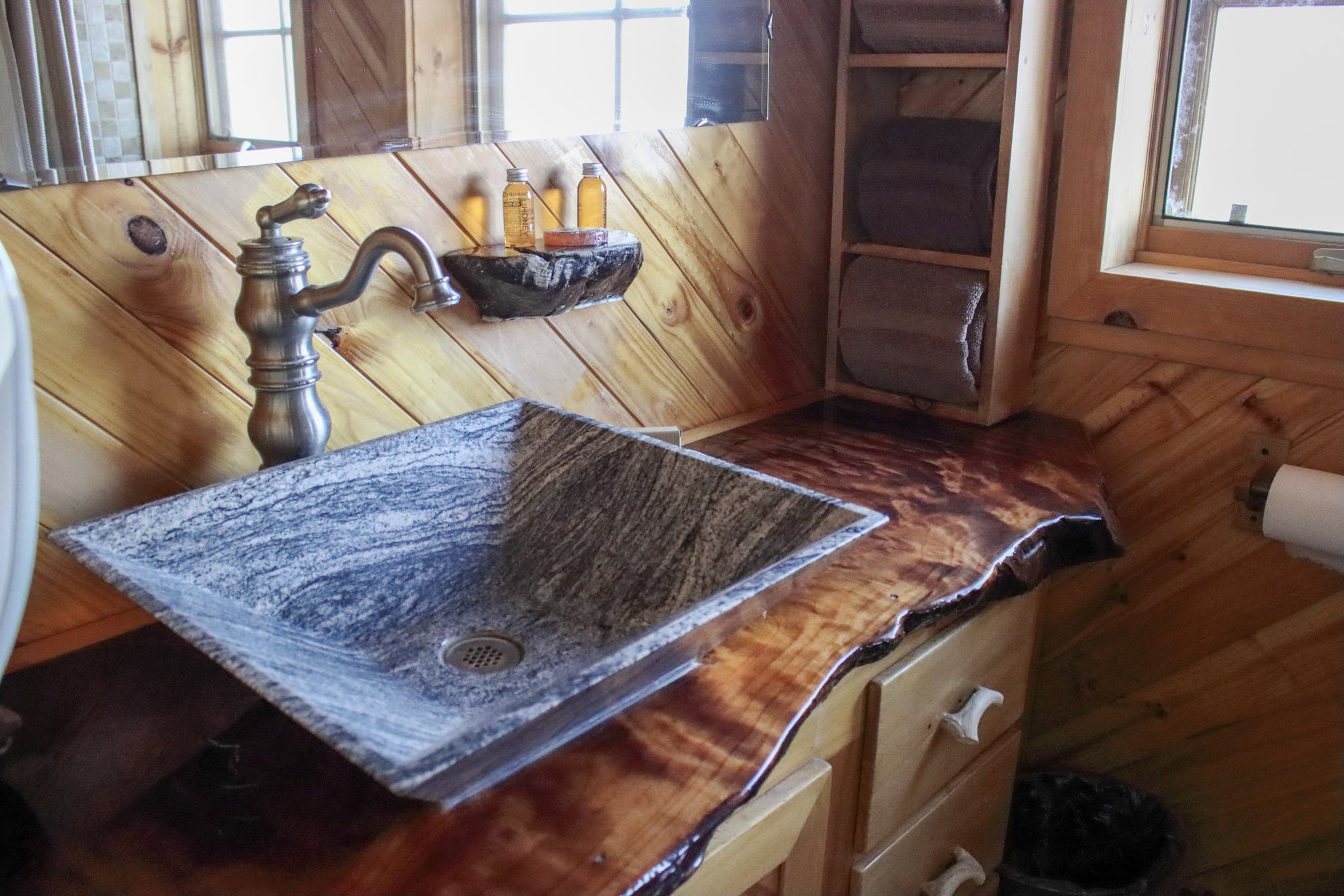 3-granite sink cabin 24.jpg