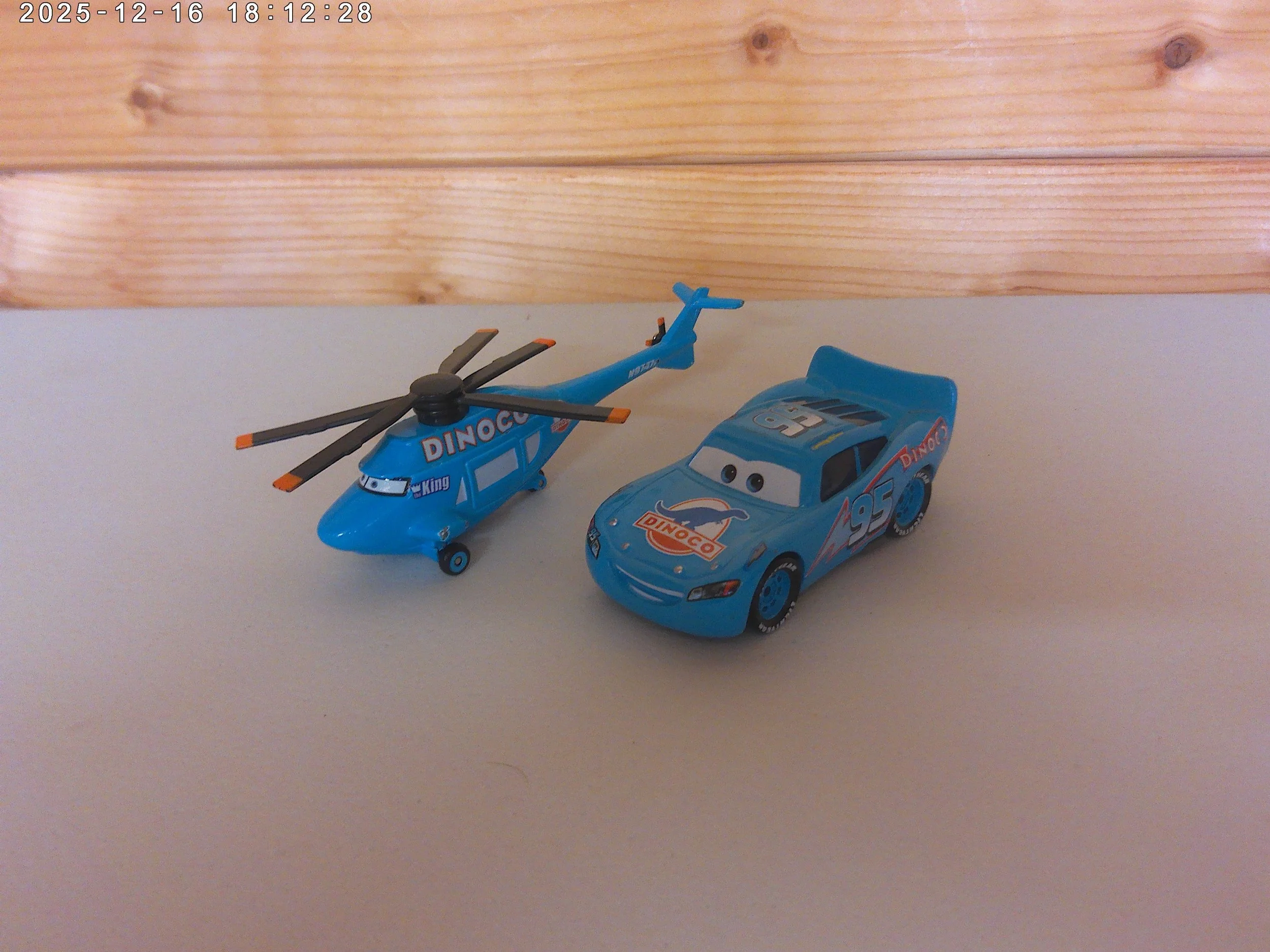 Disney Diecast Cars Dinoco Lightening Mcqueen & Dinoco Helicopter
