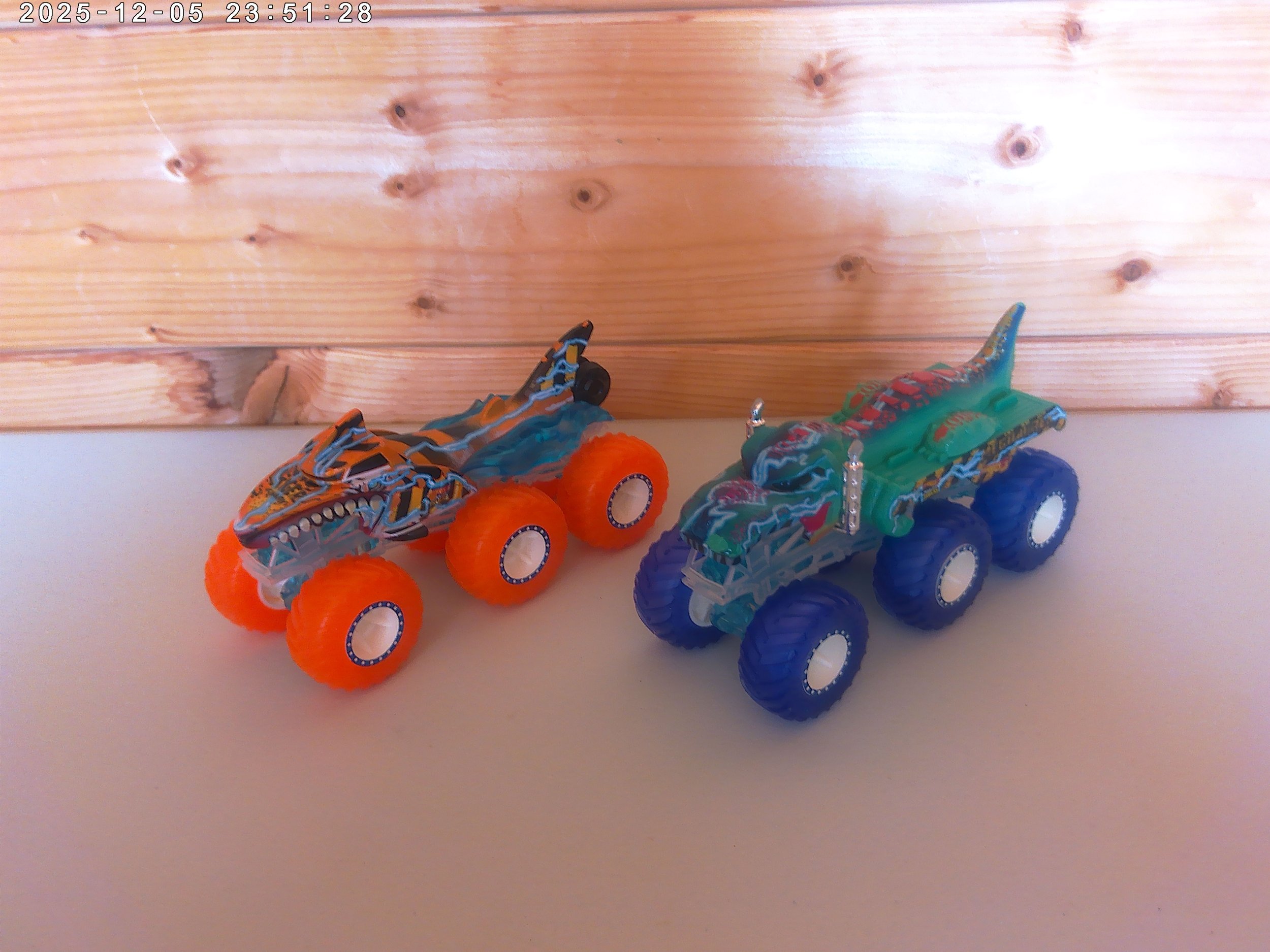 Hot Wheels Monster Trucks Big Rigs Tiger Shark & Mega Wrex