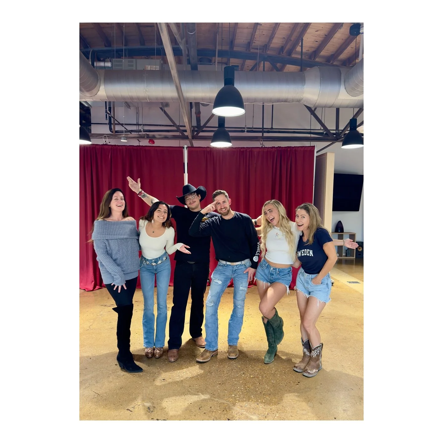 Nothing serious to see here🤪

#entertainers #corporateevent #traveling #bachelorettepartyideas #weddingreceptionideas #birthdaypartyideas #companyparty #fyp #explorepage #paramore #studio #privatelinedancelesson #endoftheyearparty #nashvilleevents #